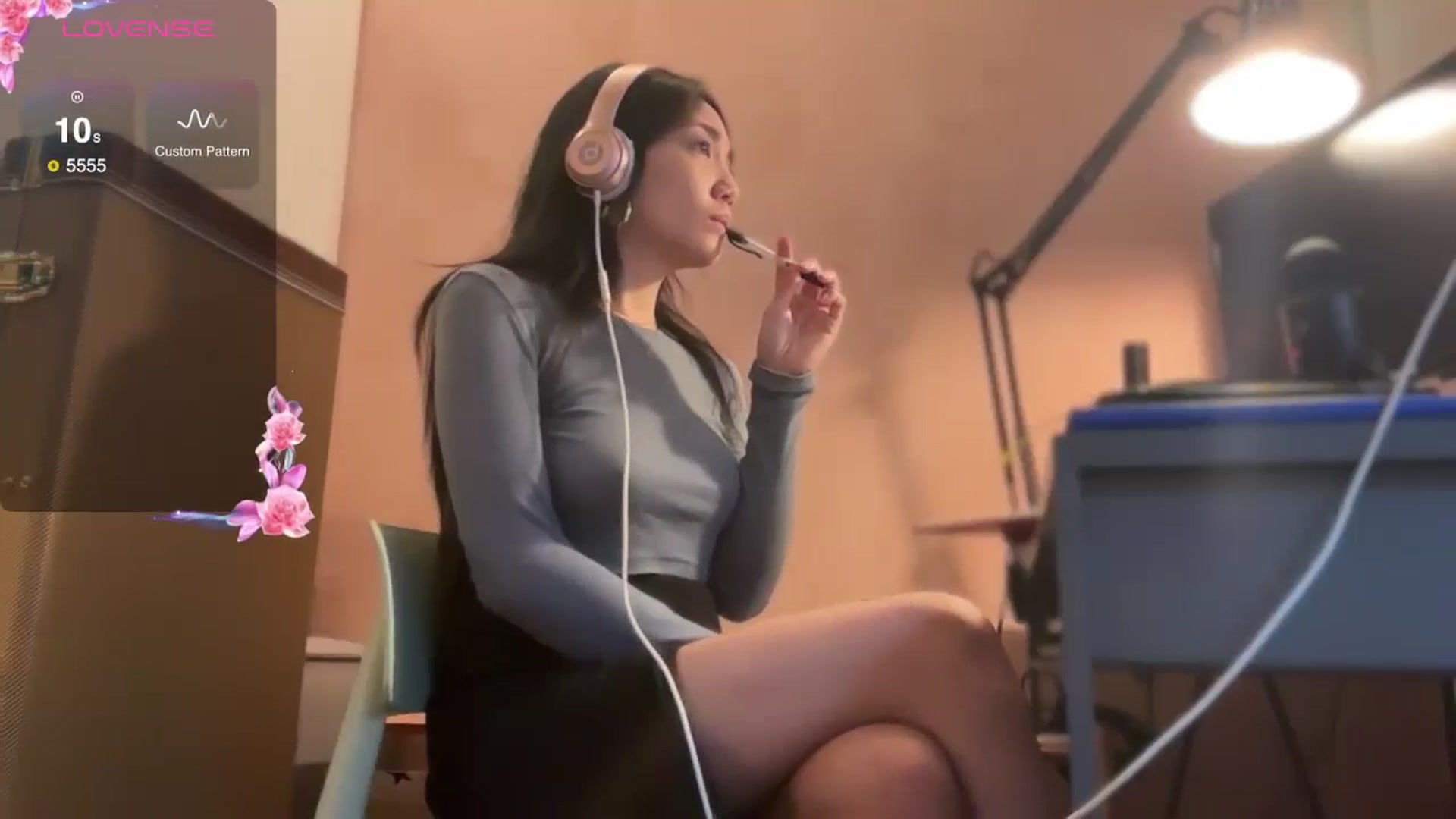 Gallery image thumbnail from luna_tsukiko's myfreecams stream on, 10/15/2024, 15:30 image 6 of 20