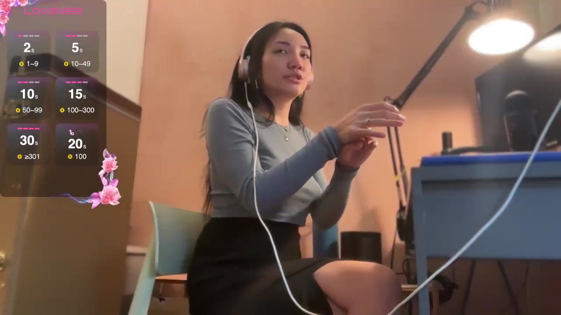 Gallery image thumbnail from luna_tsukiko's myfreecams stream on, 10/15/2024, 16:30 image 19 of 20