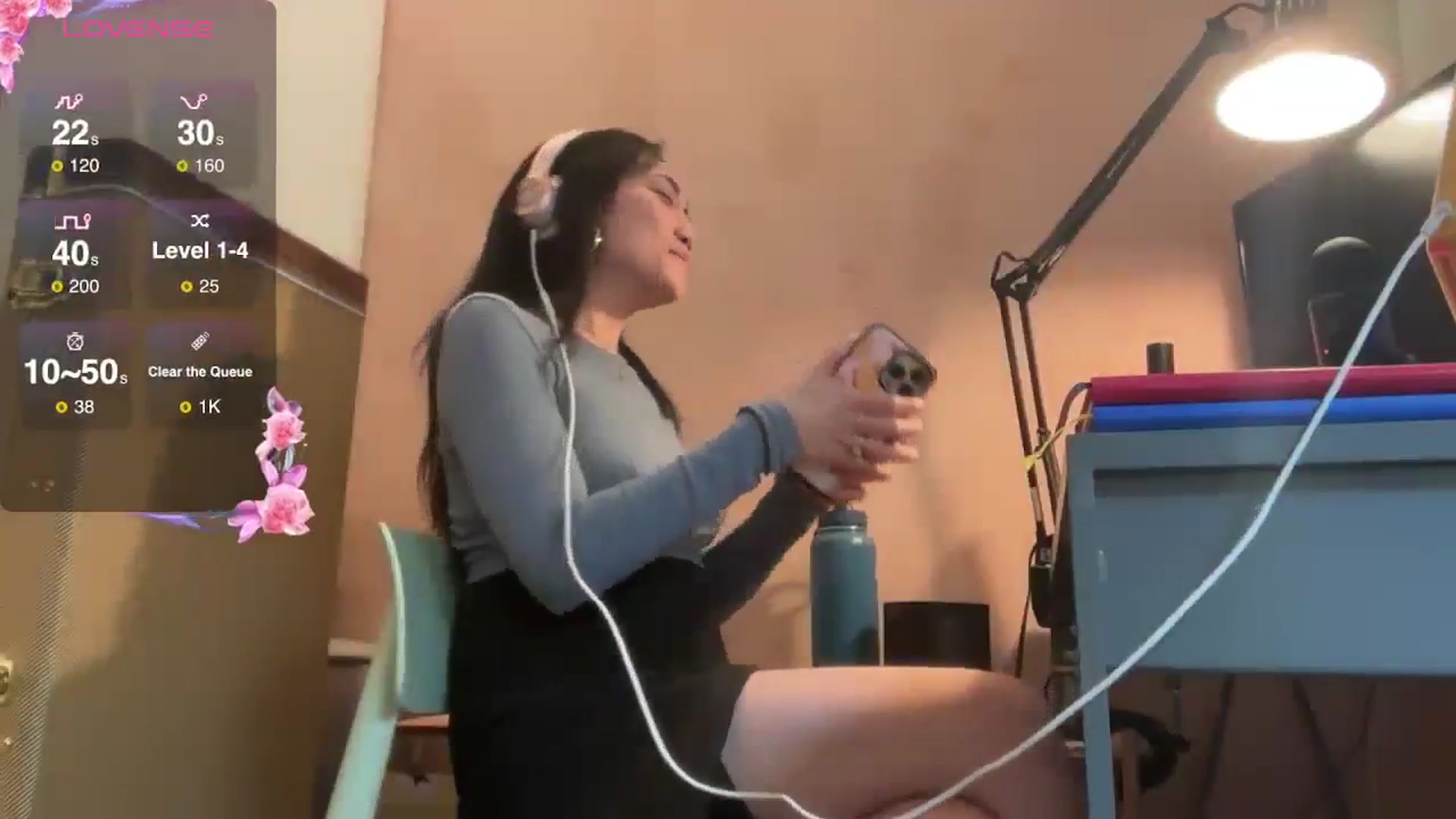 Gallery image thumbnail from luna_tsukiko's myfreecams stream on, 10/15/2024, 17:05 image 9 of 20