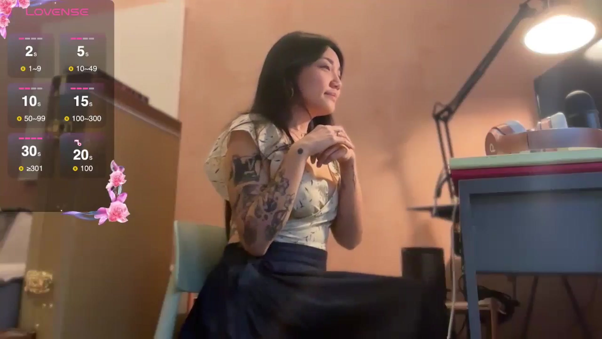 Gallery image thumbnail from luna_tsukiko's myfreecams stream on, 10/16/2024, 17:31 image 10 of 20