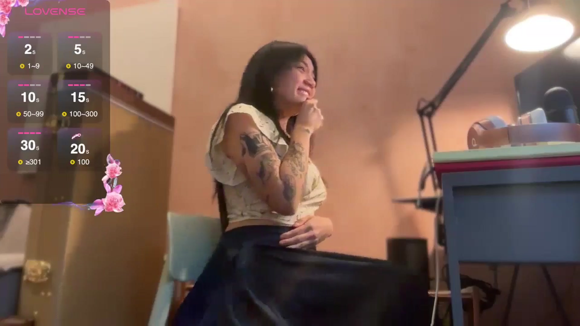 Gallery image thumbnail from luna_tsukiko's myfreecams stream on, 10/16/2024, 17:31 image 12 of 20