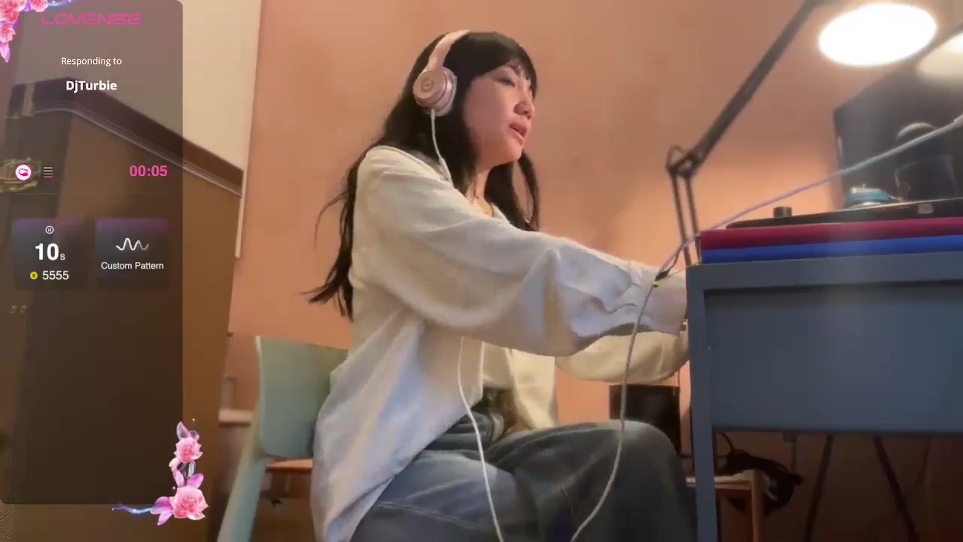 Gallery image thumbnail from luna_tsukiko's myfreecams stream on, 10/18/2024, 16:14 image 14 of 20