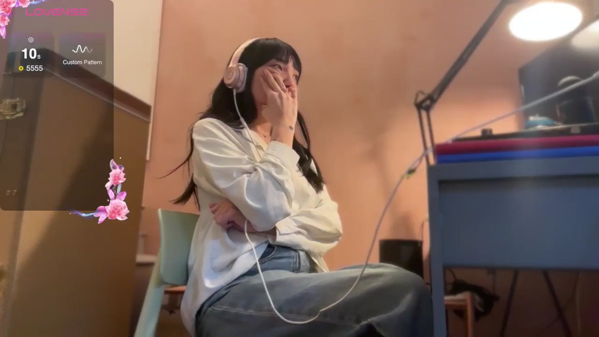 Gallery image thumbnail from luna_tsukiko's myfreecams stream on, 10/18/2024, 16:14 image 16 of 20