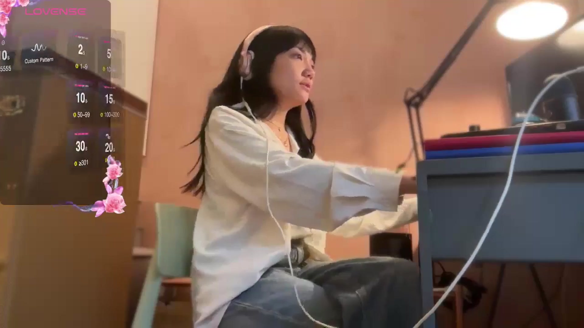 Gallery image thumbnail from luna_tsukiko's myfreecams stream on, 10/18/2024, 16:14 image 8 of 20