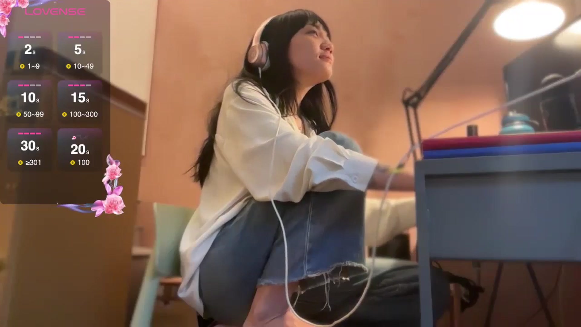 Gallery image thumbnail from luna_tsukiko's myfreecams stream on, 10/18/2024, 16:28 image 5 of 20