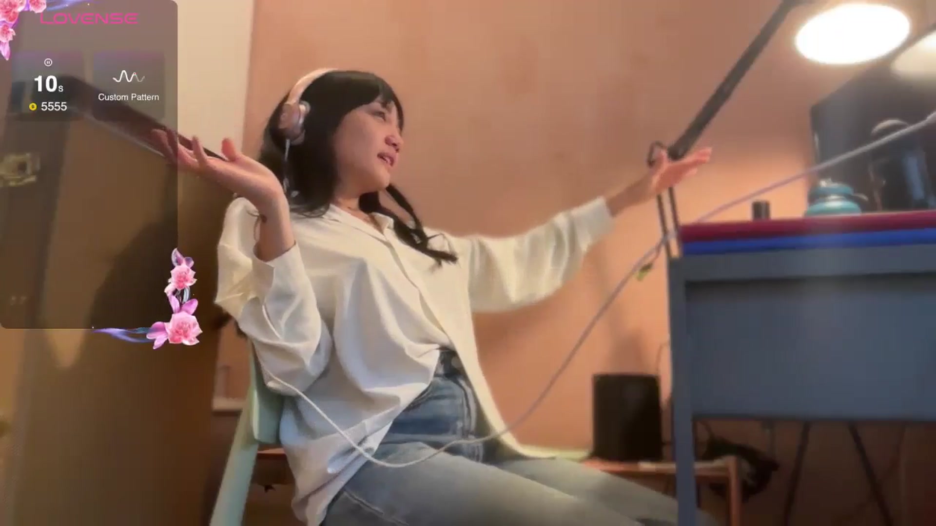 Gallery image thumbnail from luna_tsukiko's myfreecams stream on, 10/18/2024, 16:28 image 11 of 20