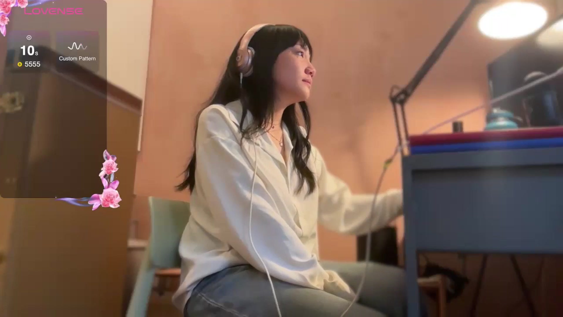 Gallery image thumbnail from luna_tsukiko's myfreecams stream on, 10/18/2024, 16:28 image 15 of 20