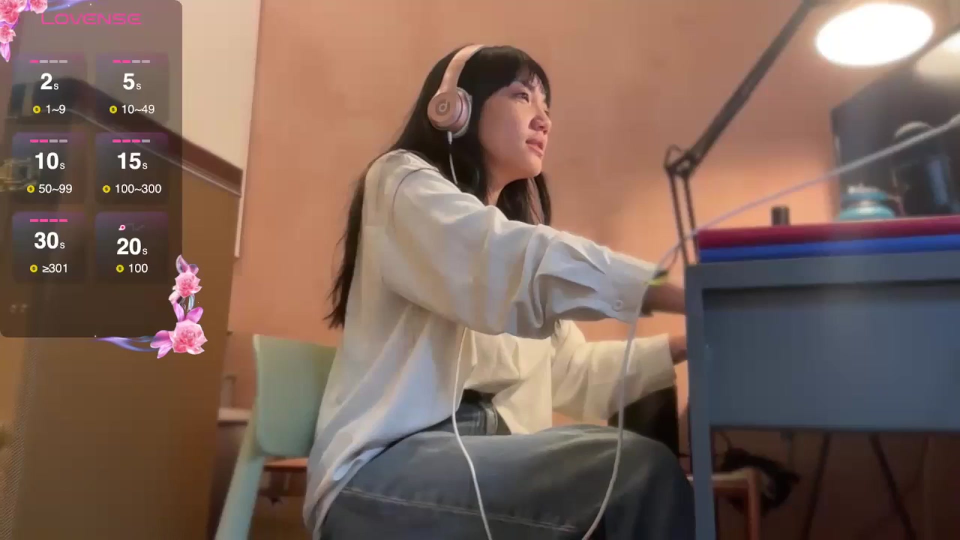 Gallery image thumbnail from luna_tsukiko's myfreecams stream on, 10/18/2024, 16:28 image 1 of 20
