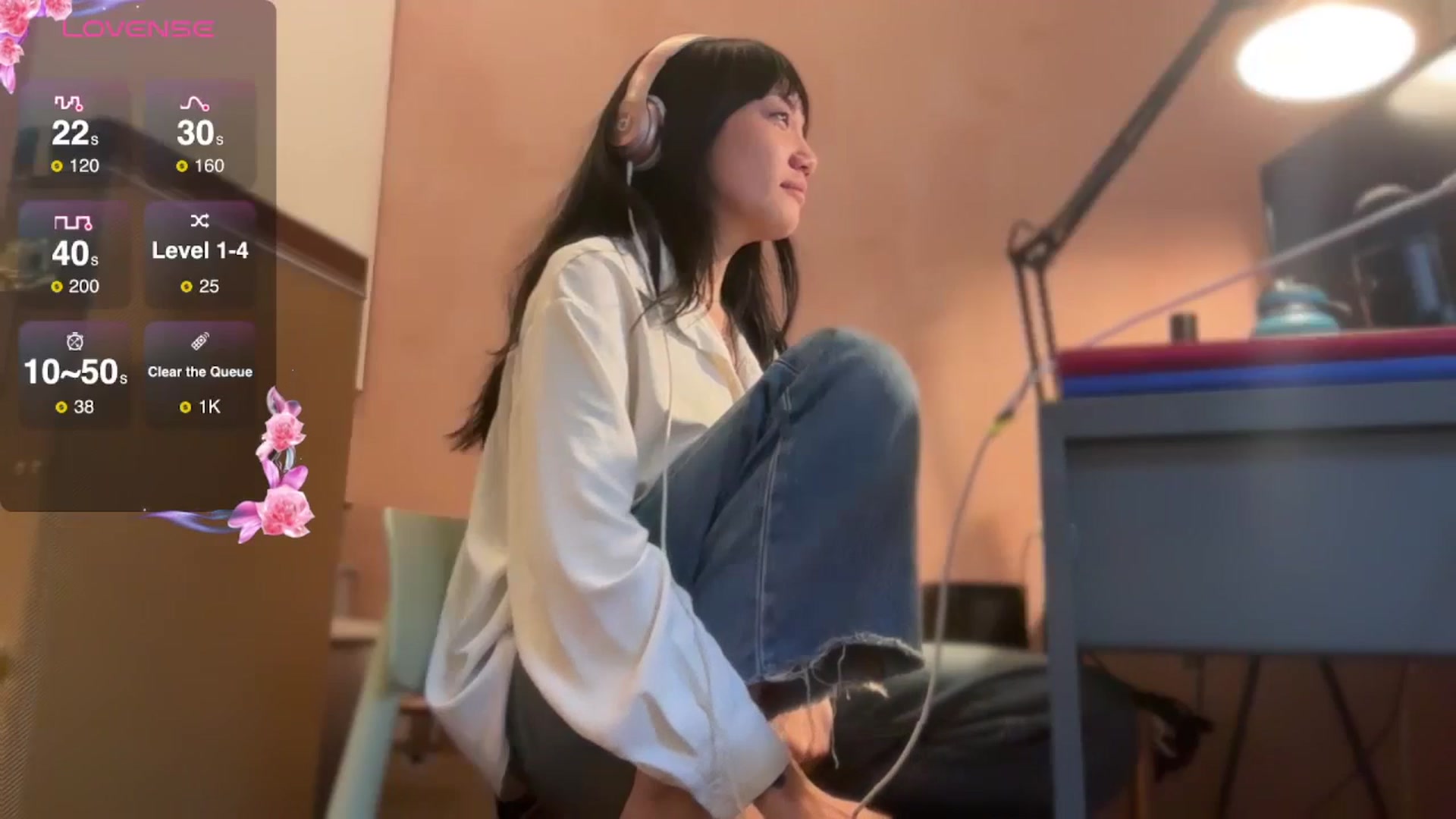 Gallery image thumbnail from luna_tsukiko's myfreecams stream on, 10/18/2024, 16:28 image 8 of 20