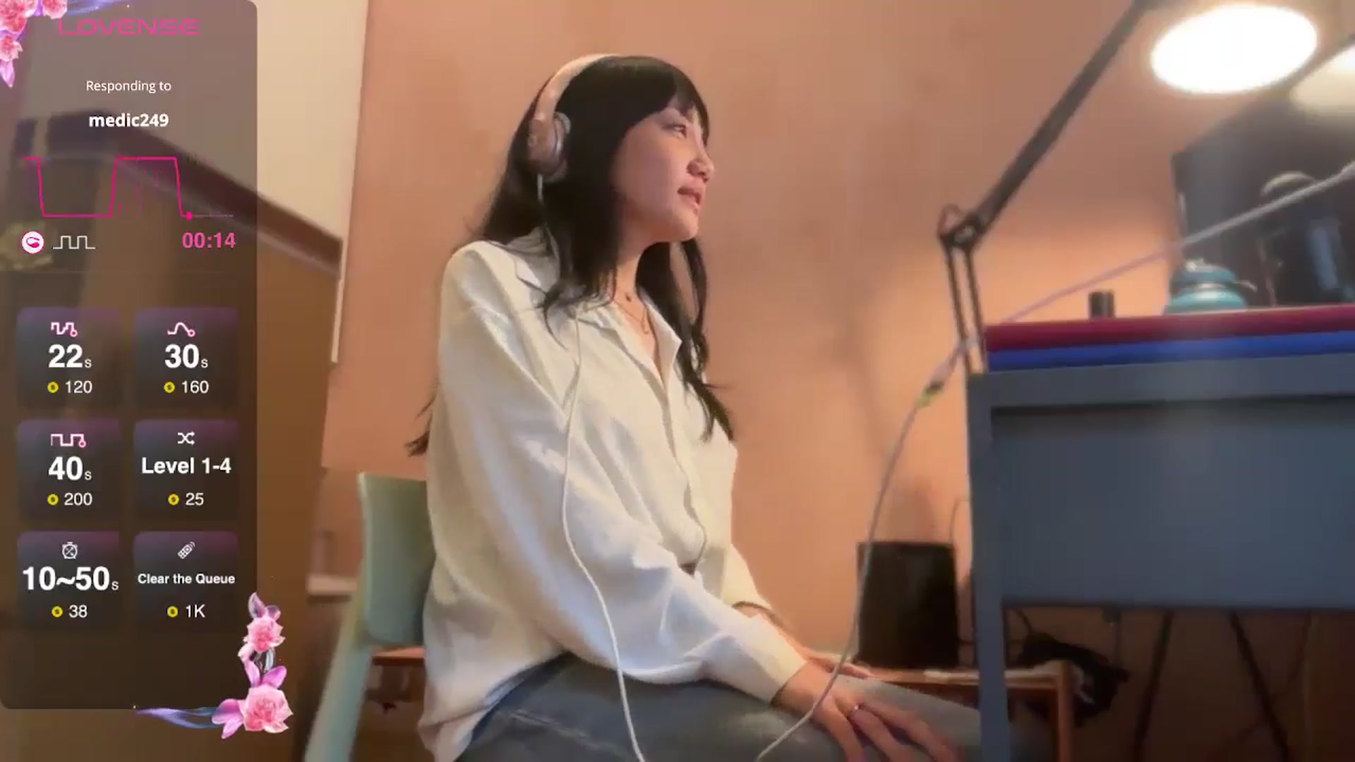 Gallery image thumbnail from luna_tsukiko's myfreecams stream on, 10/18/2024, 16:28 image 10 of 20