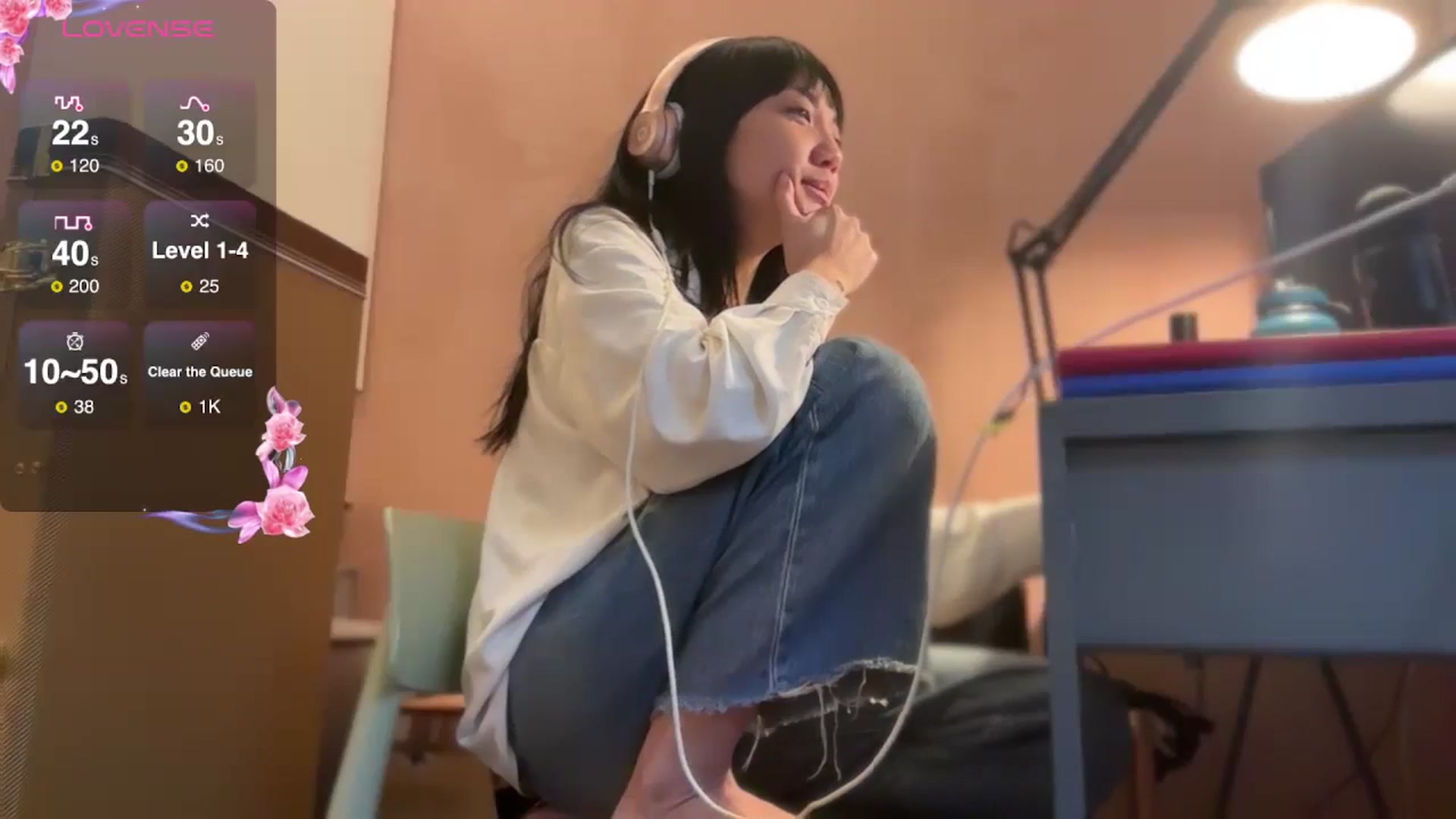 Gallery image thumbnail from luna_tsukiko's myfreecams stream on, 10/18/2024, 16:28 image 6 of 20