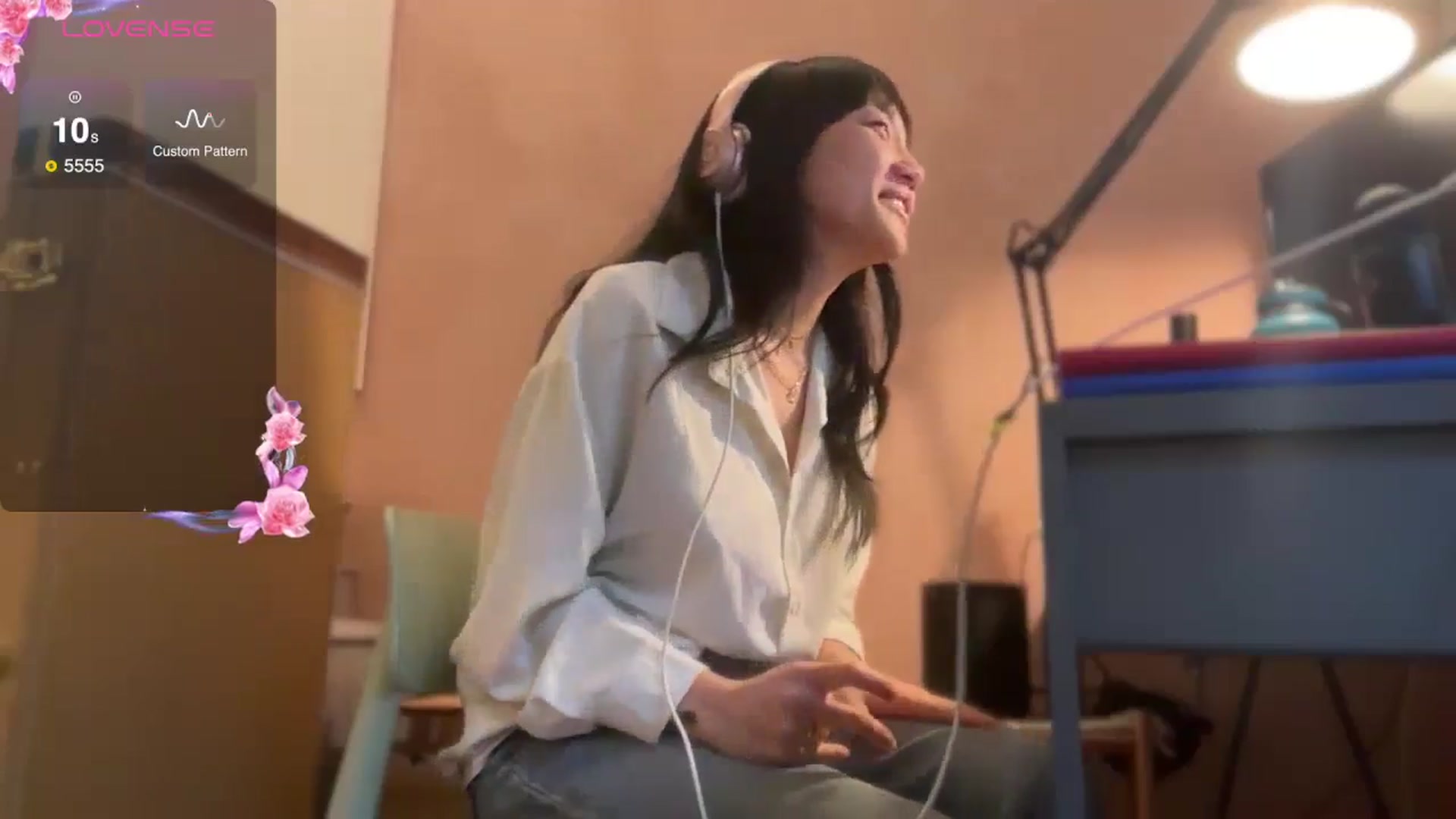 Gallery image thumbnail from luna_tsukiko's myfreecams stream on, 10/18/2024, 16:28 image 13 of 20