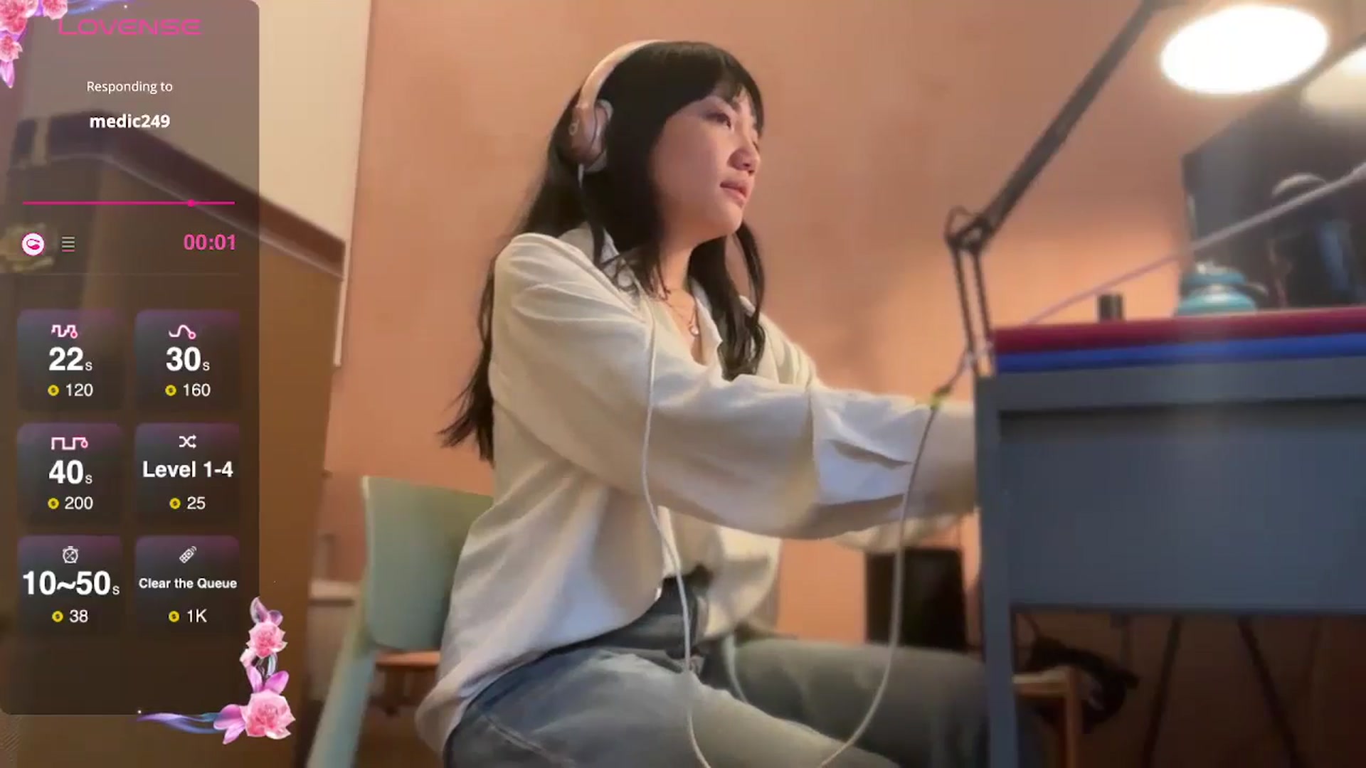 Gallery image thumbnail from luna_tsukiko's myfreecams stream on, 10/18/2024, 16:28 image 14 of 20