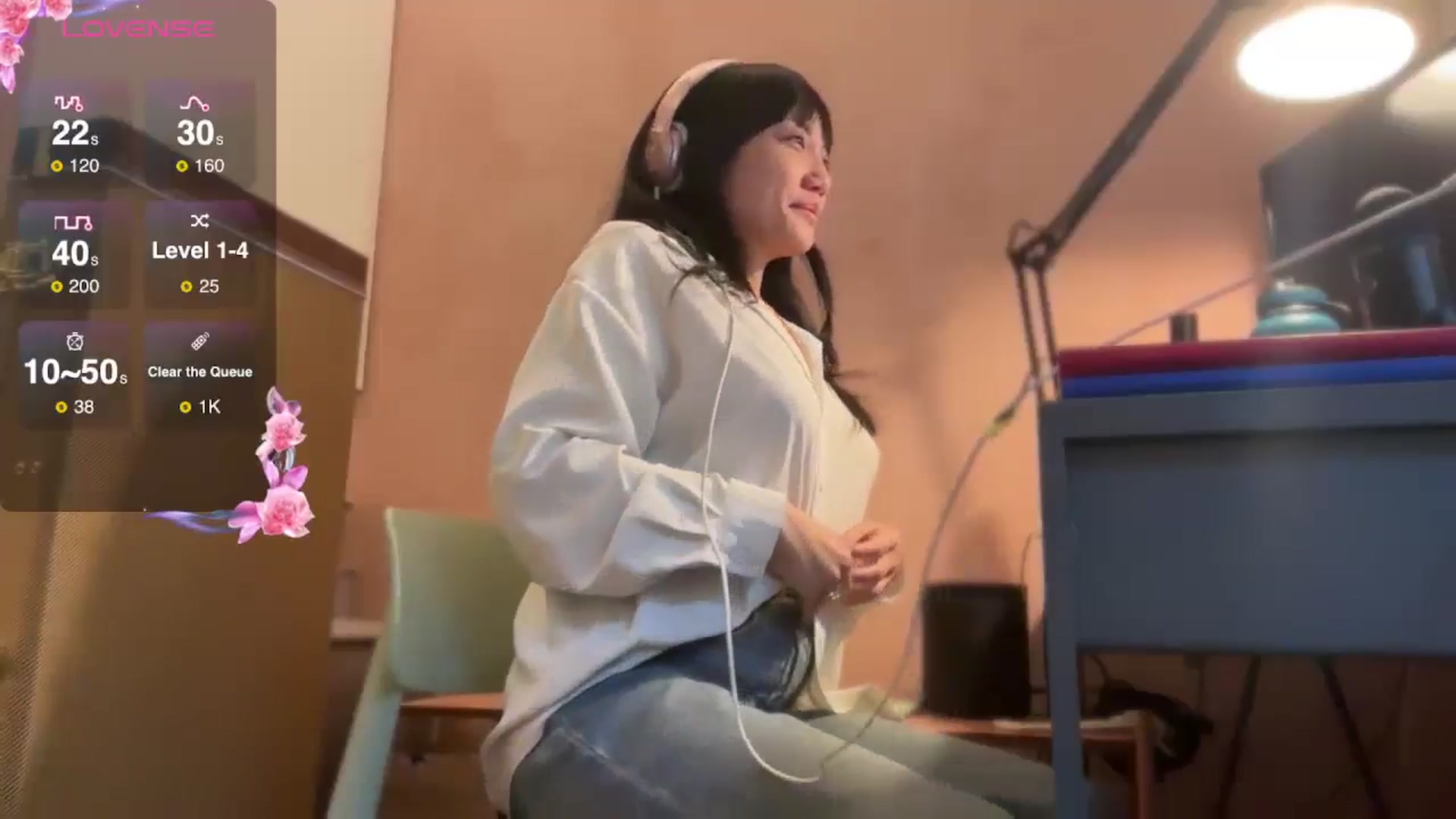 Gallery image thumbnail from luna_tsukiko's myfreecams stream on, 10/18/2024, 16:28 image 12 of 20