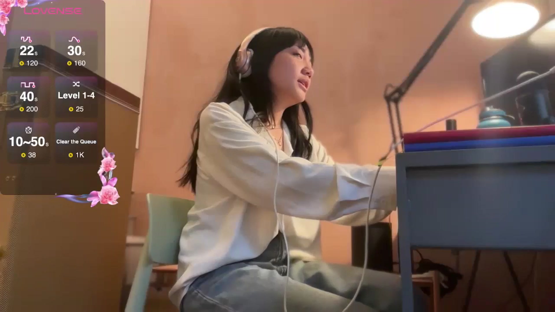 Gallery image thumbnail from luna_tsukiko's myfreecams stream on, 10/18/2024, 16:28 image 16 of 20