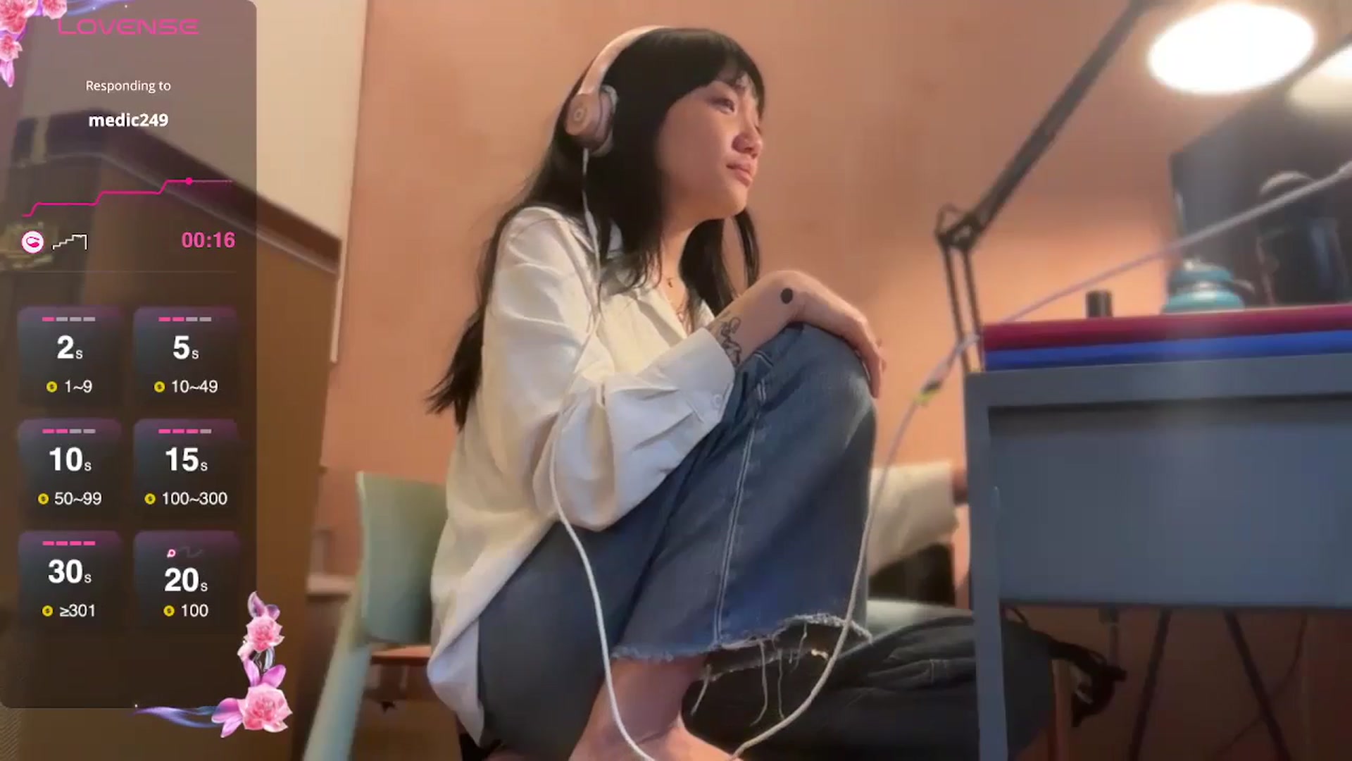 Gallery image thumbnail from luna_tsukiko's myfreecams stream on, 10/18/2024, 16:28 image 7 of 20