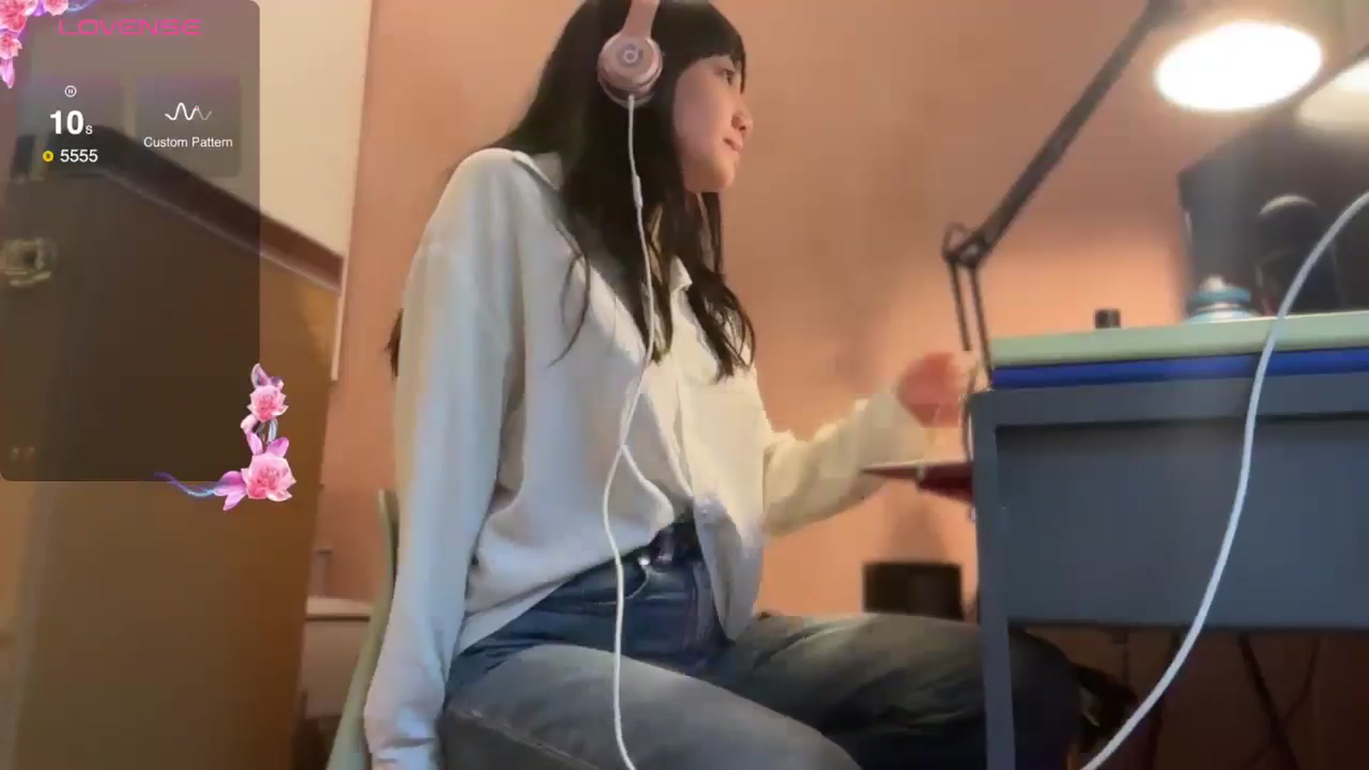 Gallery image thumbnail from luna_tsukiko's myfreecams stream on, 10/18/2024, 18:31 image 17 of 20