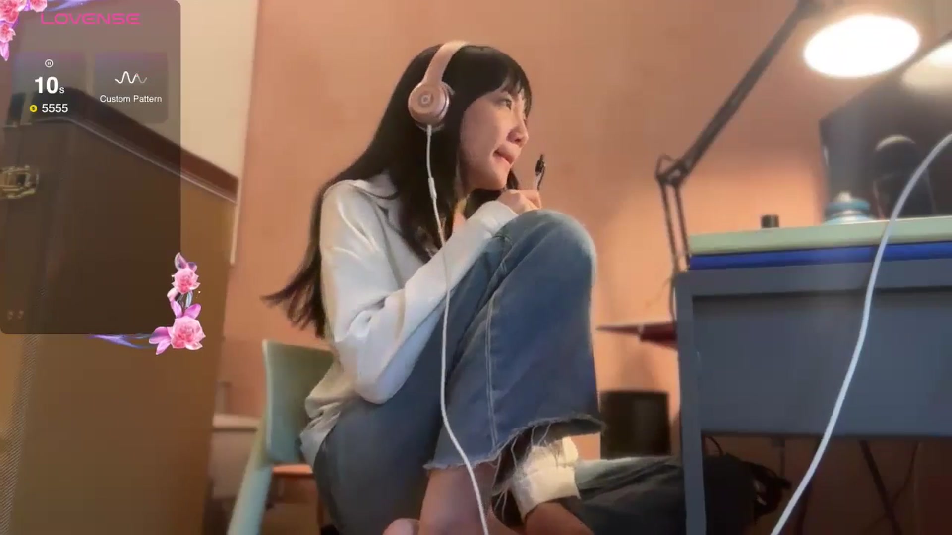 Gallery image thumbnail from luna_tsukiko's myfreecams stream on, 10/18/2024, 18:31 image 7 of 20