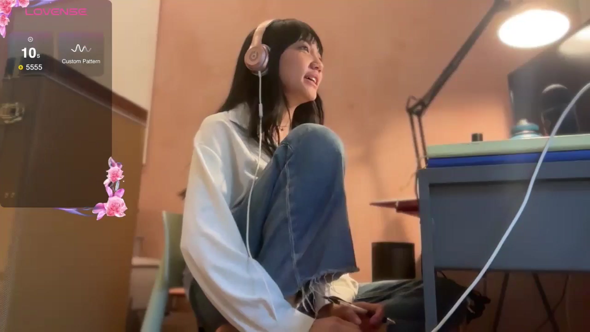 Gallery image thumbnail from luna_tsukiko's myfreecams stream on, 10/18/2024, 18:31 image 1 of 20
