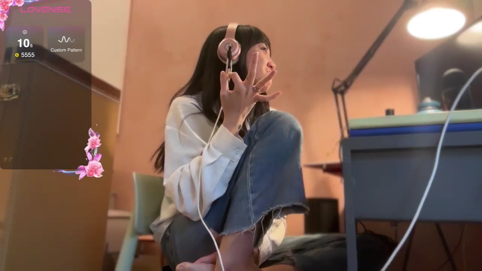 Gallery image thumbnail from luna_tsukiko's myfreecams stream on, 10/18/2024, 18:31 image 10 of 20