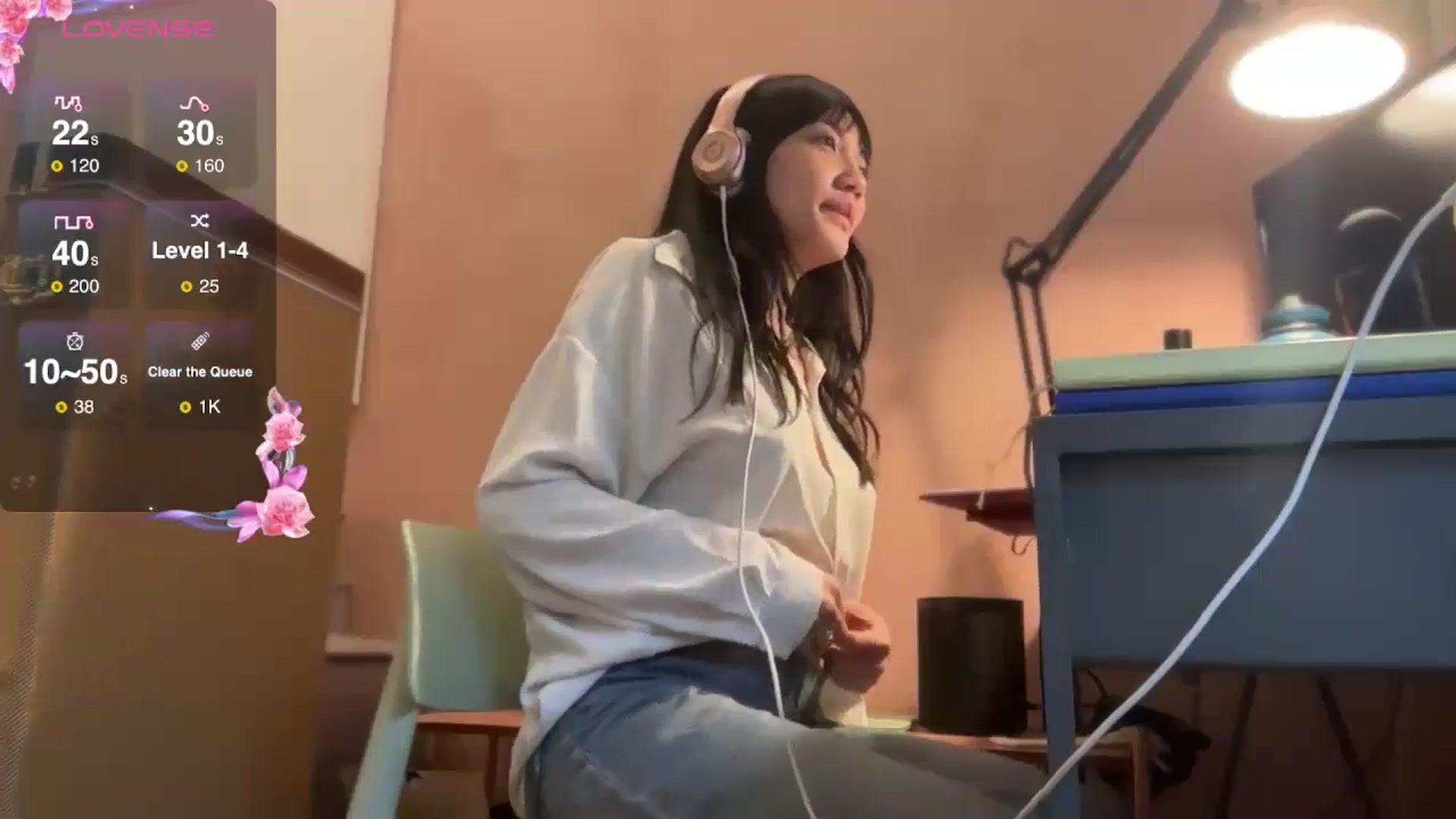 Gallery image thumbnail from luna_tsukiko's myfreecams stream on, 10/18/2024, 18:31 image 18 of 20