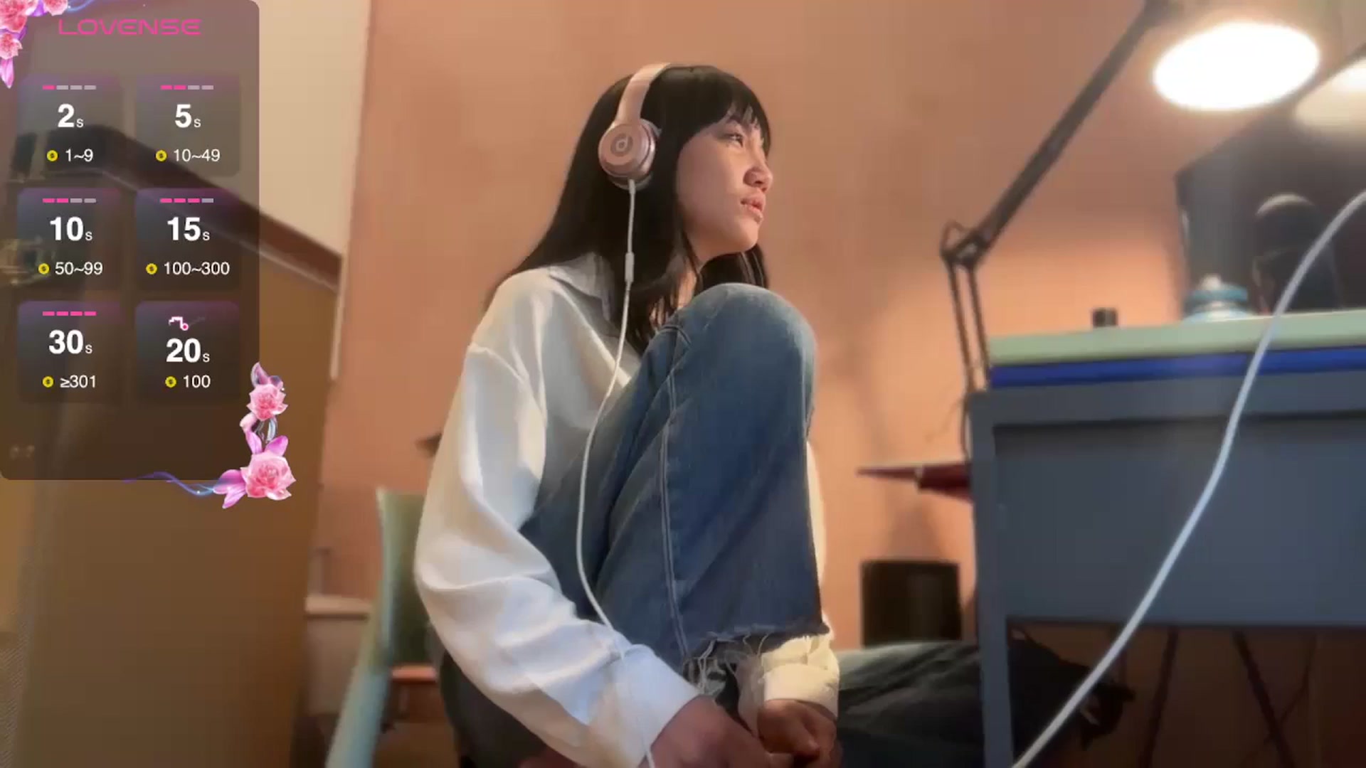 Gallery image thumbnail from luna_tsukiko's myfreecams stream on, 10/18/2024, 18:31 image 3 of 20