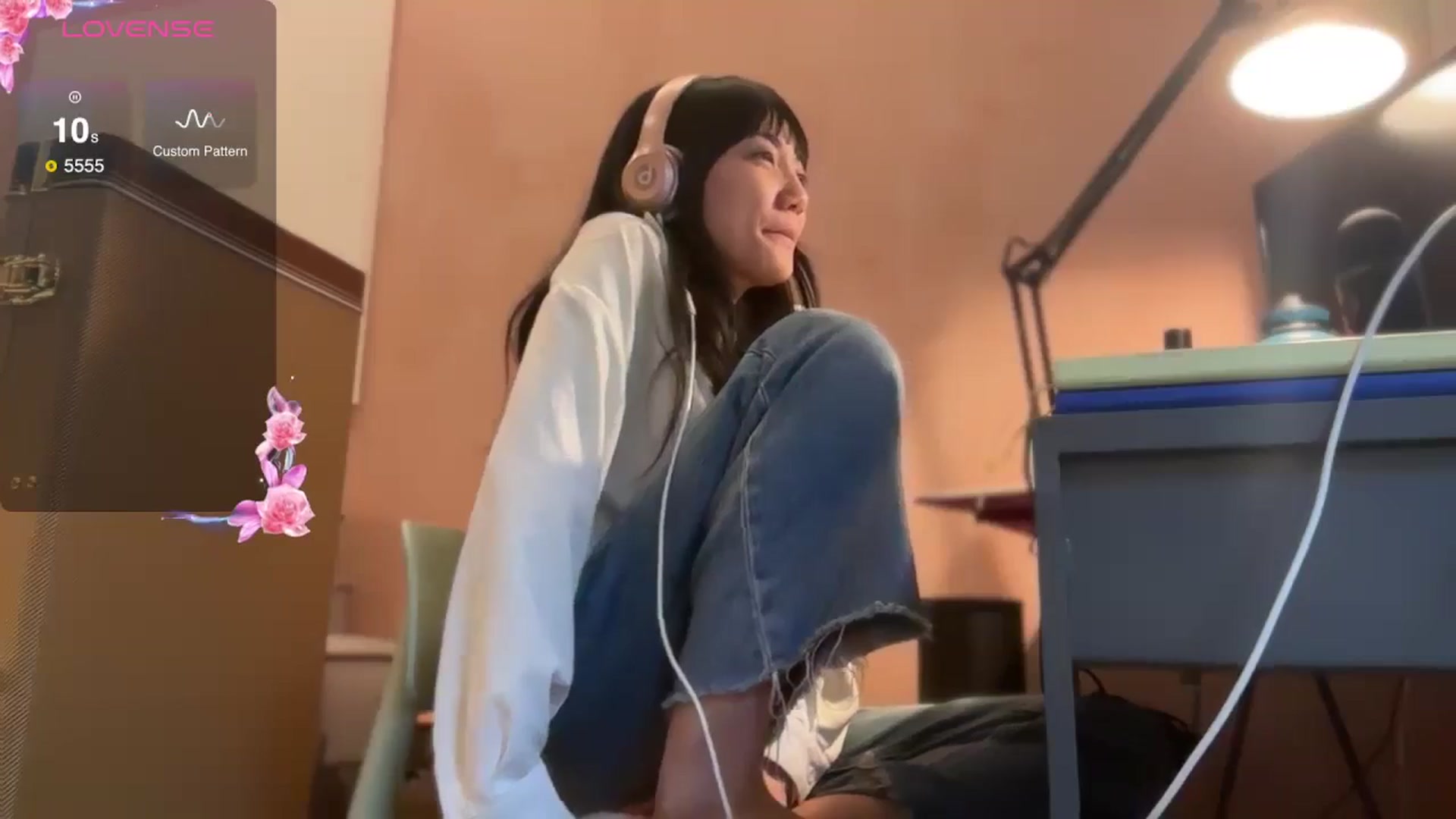 Gallery image thumbnail from luna_tsukiko's myfreecams stream on, 10/18/2024, 18:31 image 14 of 20