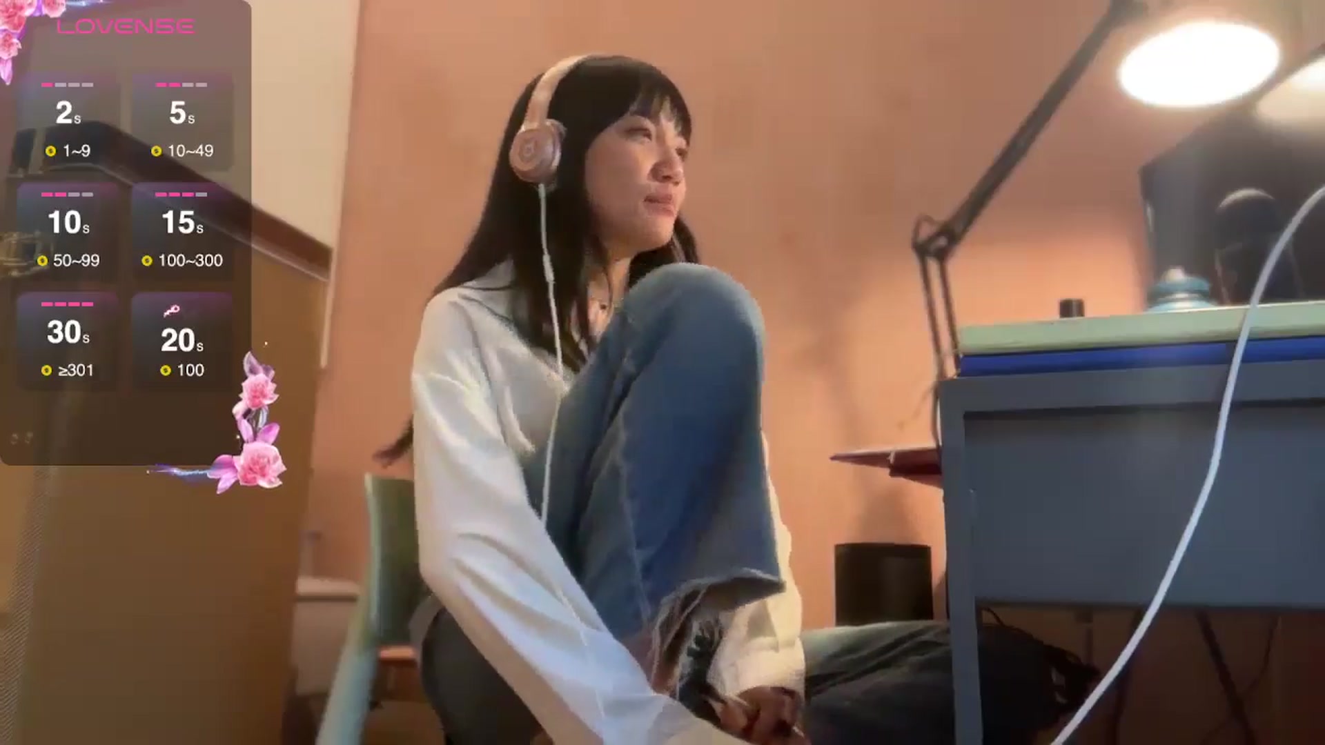 Gallery image thumbnail from luna_tsukiko's myfreecams stream on, 10/18/2024, 18:31 image 6 of 20
