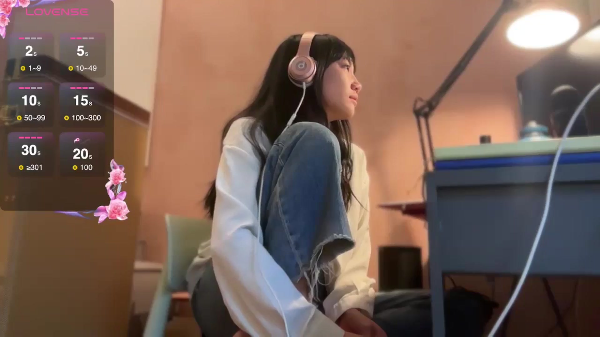 Gallery image thumbnail from luna_tsukiko's myfreecams stream on, 10/18/2024, 18:31 image 13 of 20