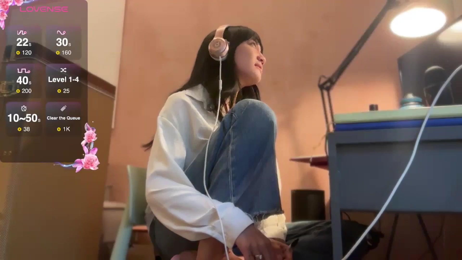 Gallery image thumbnail from luna_tsukiko's myfreecams stream on, 10/18/2024, 18:31 image 2 of 20