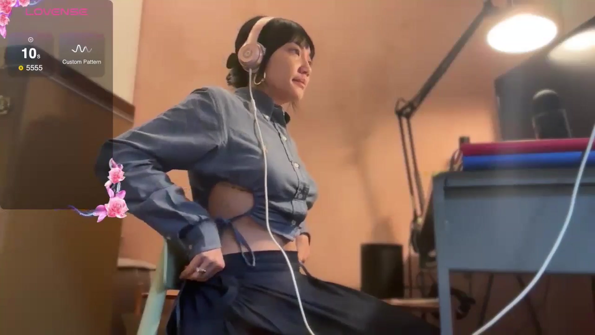 Gallery image thumbnail from luna_tsukiko's myfreecams stream on, 10/19/2024, 15:37 image 3 of 20