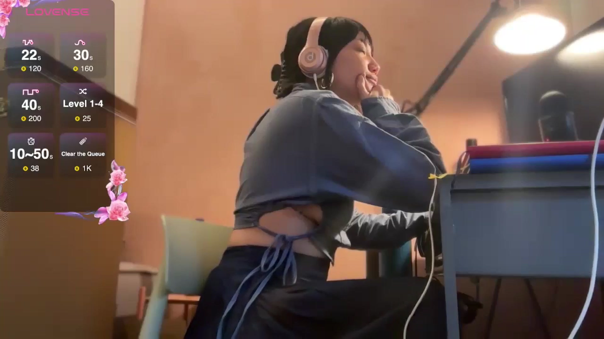 Gallery image thumbnail from luna_tsukiko's myfreecams stream on, 10/19/2024, 16:32 image 2 of 20