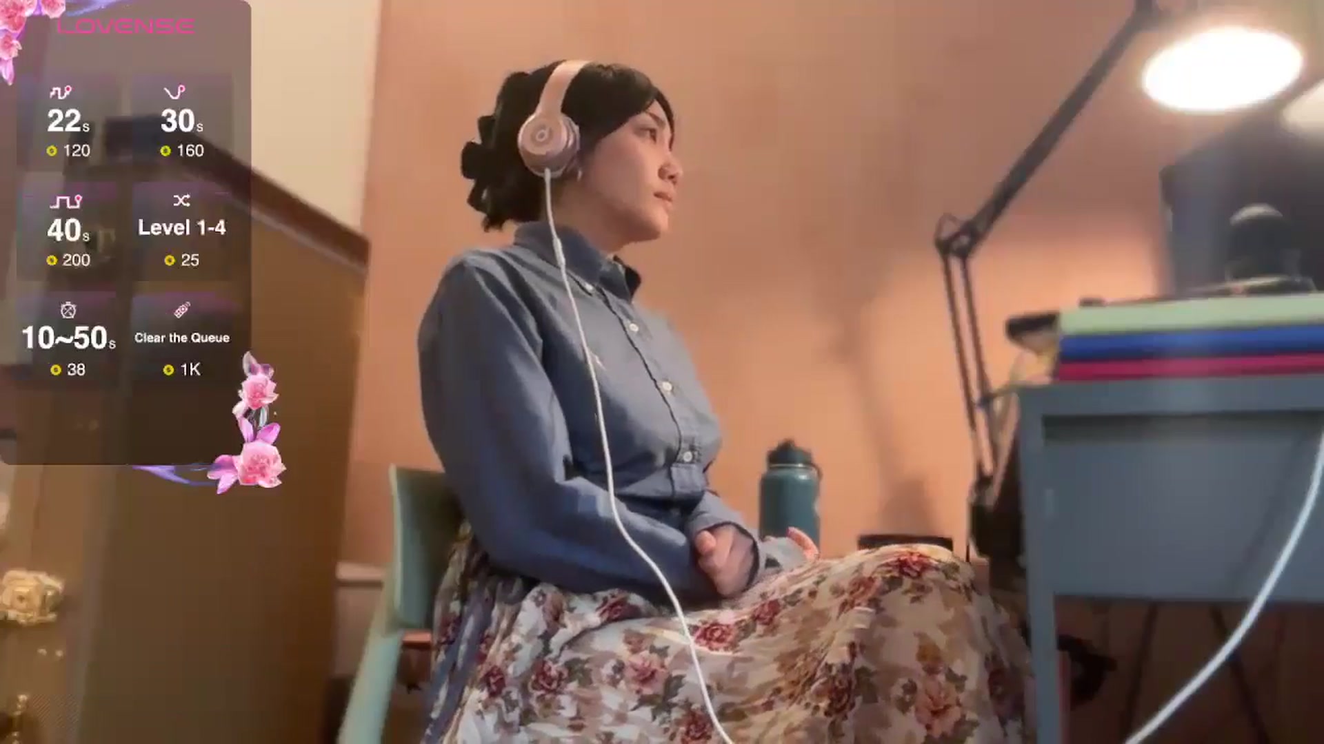 Gallery image thumbnail from luna_tsukiko's myfreecams stream on, 10/21/2024, 16:53 image 15 of 20