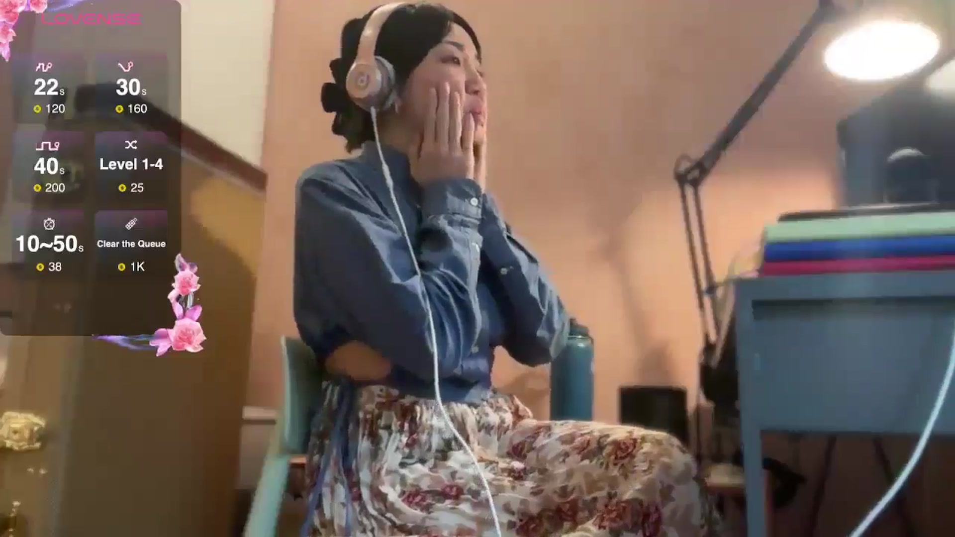 Gallery image thumbnail from luna_tsukiko's myfreecams stream on, 10/21/2024, 16:53 image 20 of 20