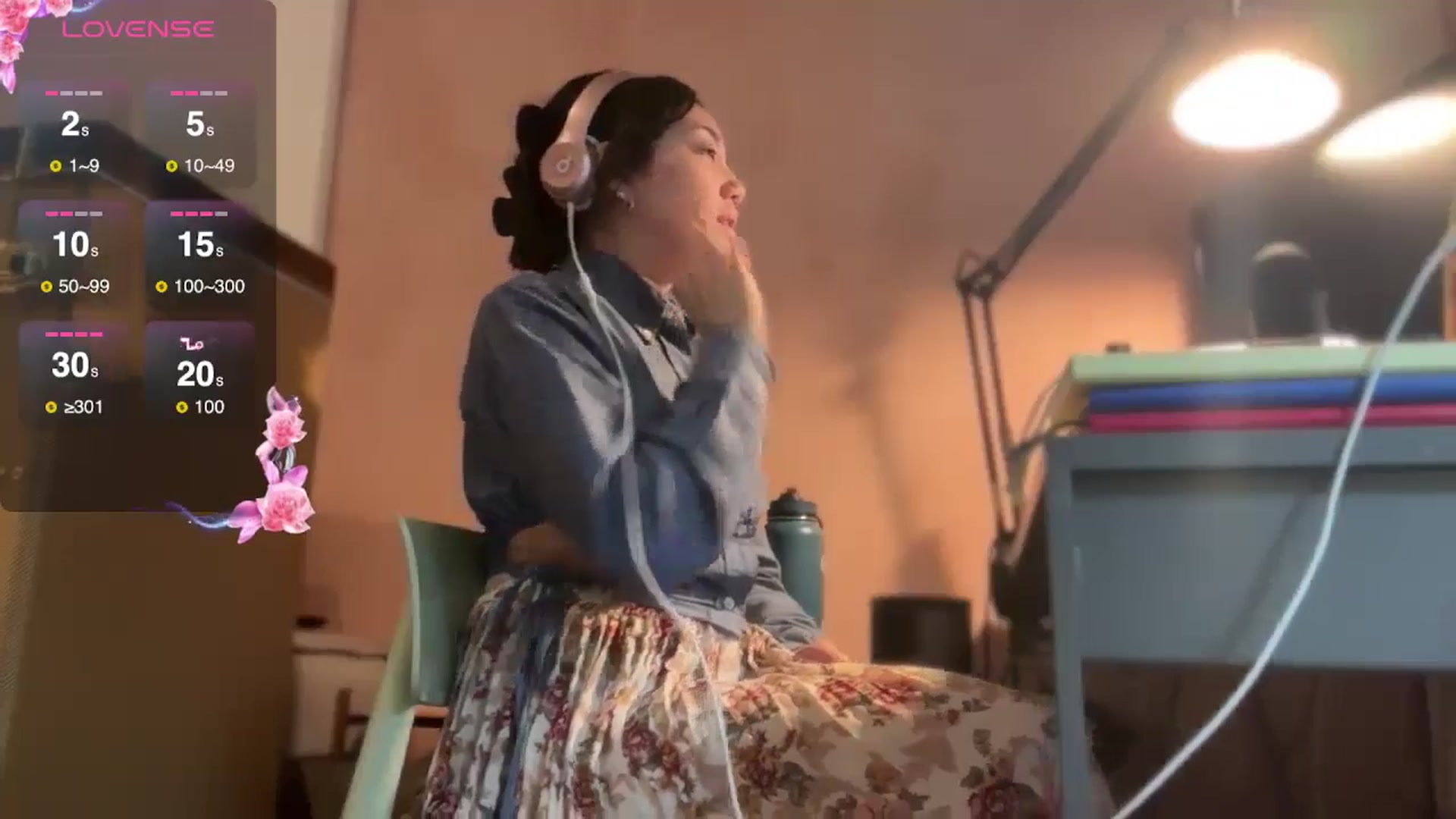 Gallery image thumbnail from luna_tsukiko's myfreecams stream on, 10/21/2024, 22:53 image 5 of 20