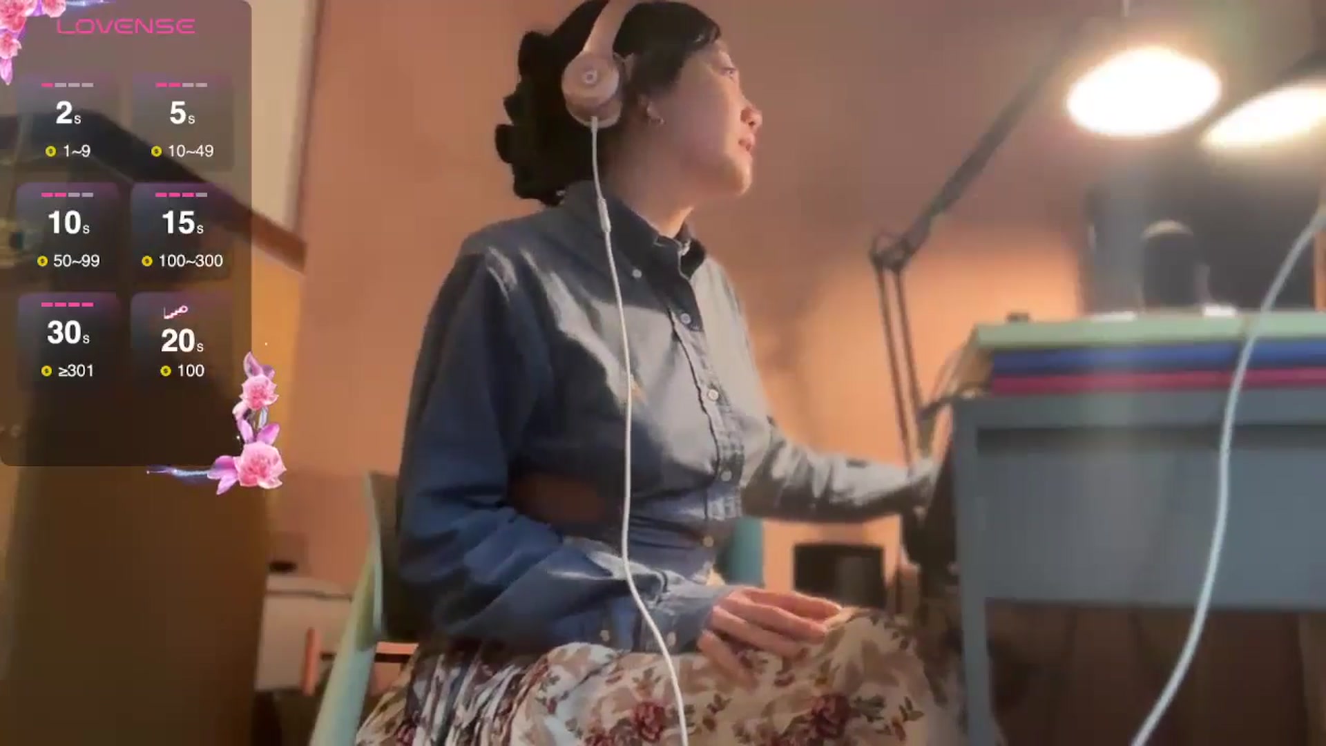 Gallery image thumbnail from luna_tsukiko's myfreecams stream on, 10/21/2024, 22:53 image 14 of 20