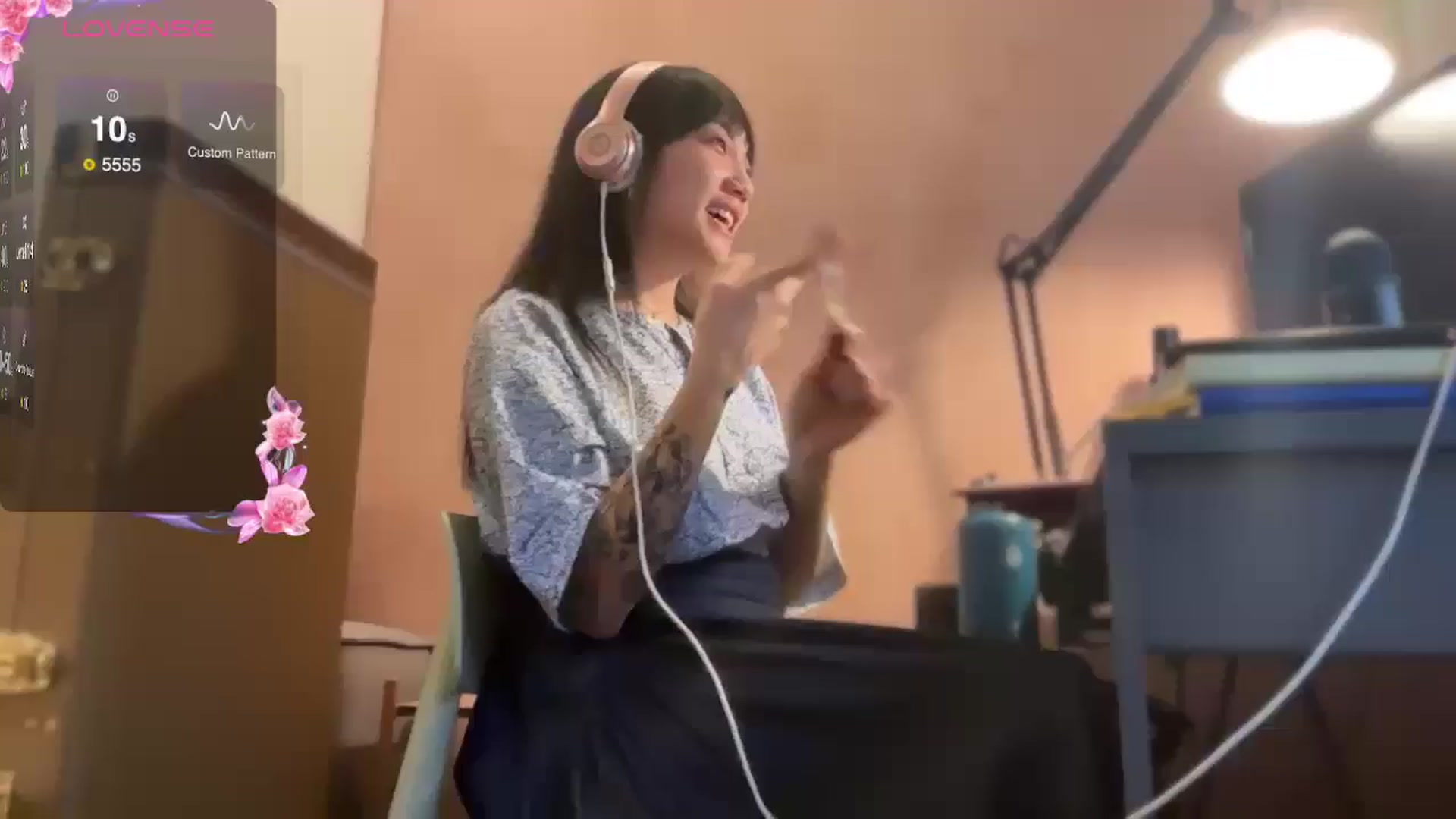 Gallery image thumbnail from luna_tsukiko's myfreecams stream on, 10/22/2024, 15:38 image 3 of 20