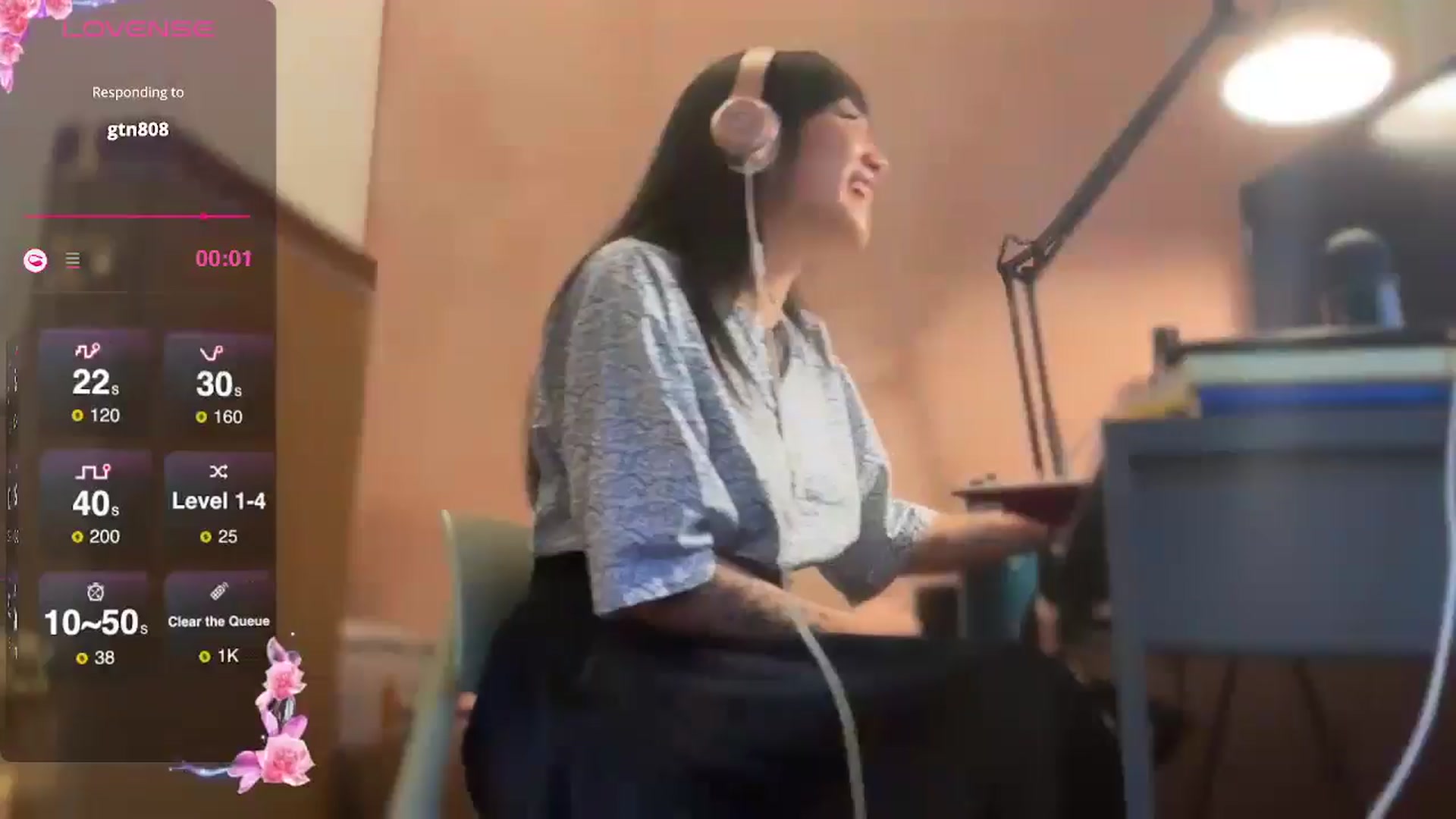 Gallery image thumbnail from luna_tsukiko's myfreecams stream on, 10/22/2024, 15:38 image 6 of 20