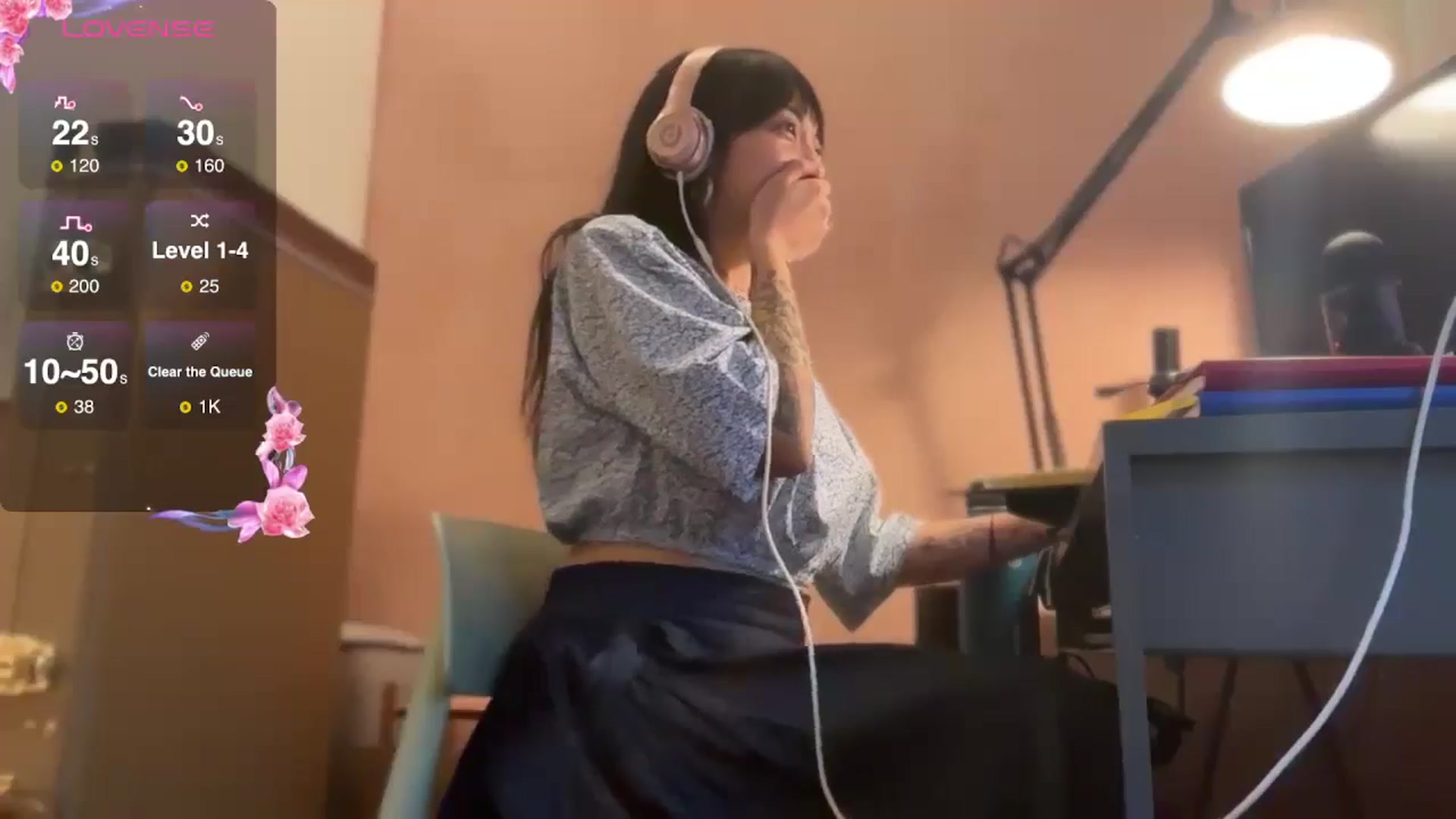 Gallery image thumbnail from luna_tsukiko's myfreecams stream on, 10/22/2024, 16:18 image 6 of 20