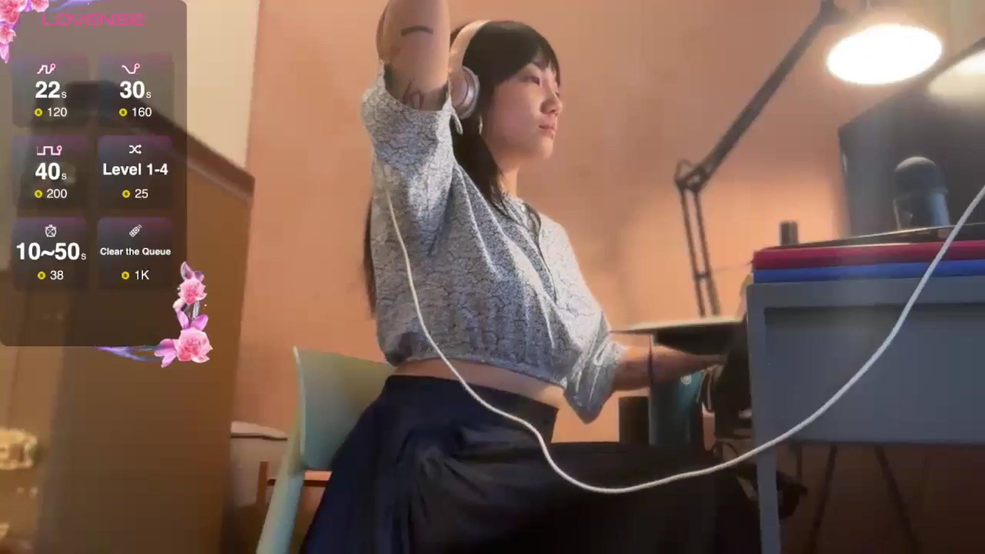 Gallery image thumbnail from luna_tsukiko's myfreecams stream on, 10/22/2024, 16:18 image 18 of 20