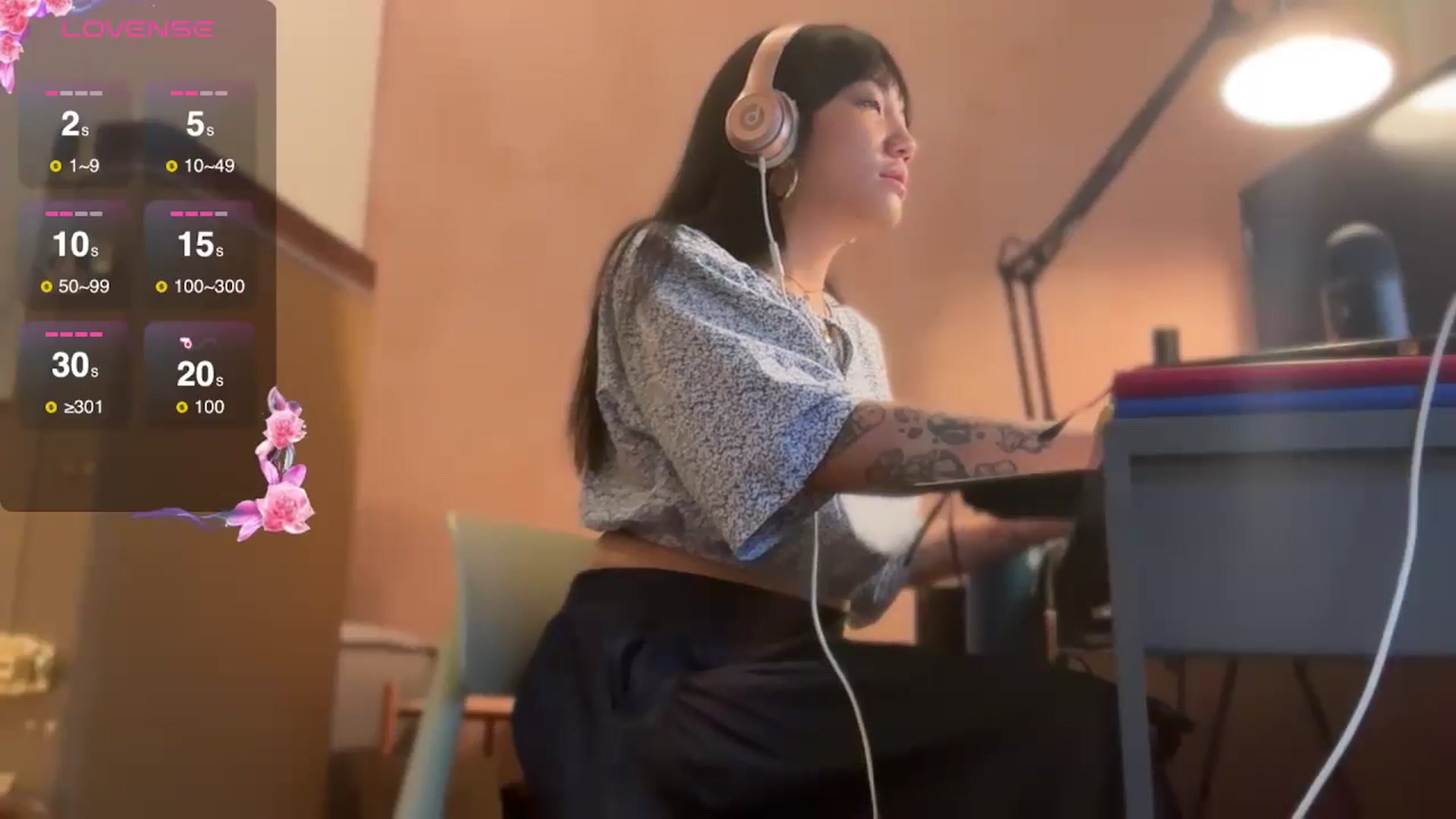 Gallery image thumbnail from luna_tsukiko's myfreecams stream on, 10/22/2024, 17:14 image 6 of 20