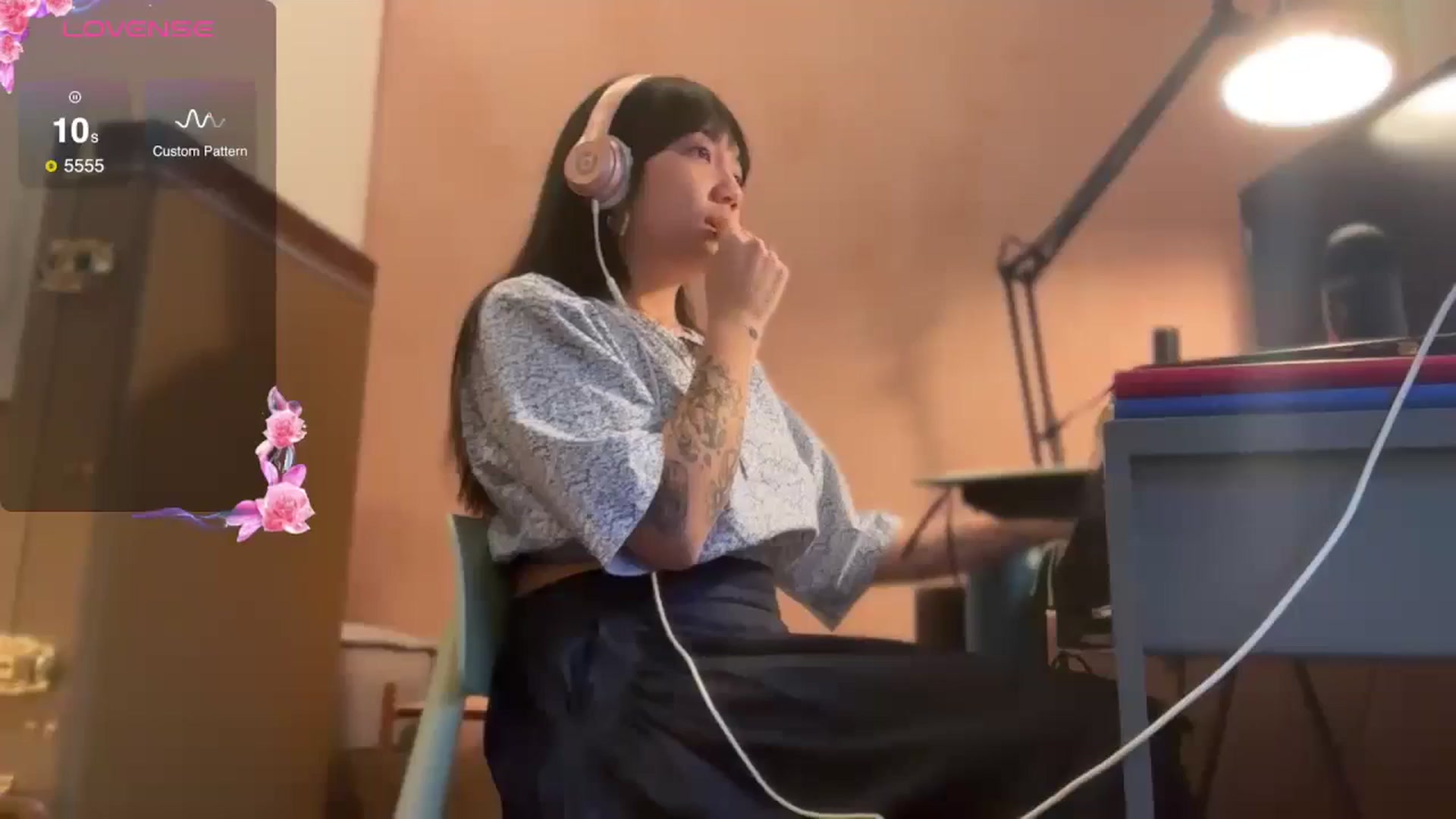 Gallery image thumbnail from luna_tsukiko's myfreecams stream on, 10/22/2024, 17:14 image 9 of 20