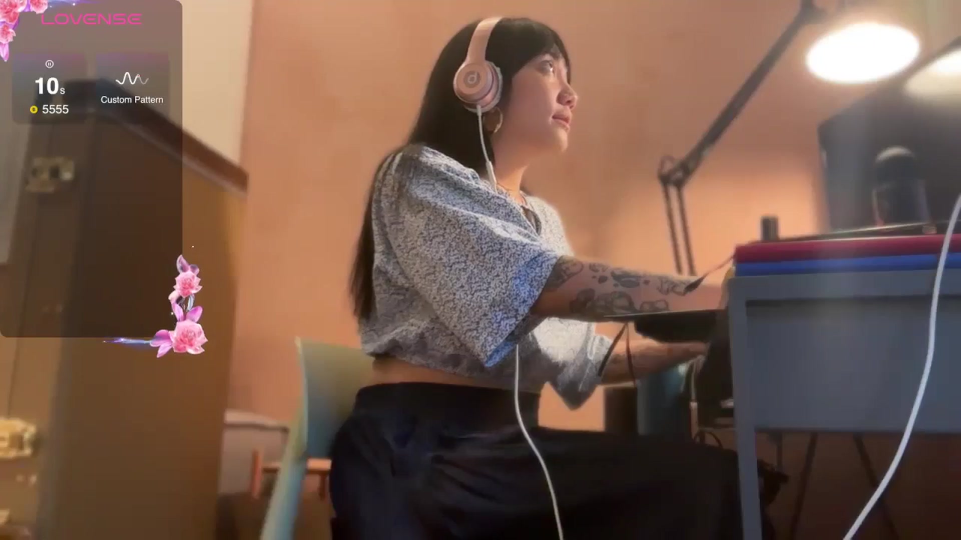 Gallery image thumbnail from luna_tsukiko's myfreecams stream on, 10/22/2024, 17:14 image 3 of 20