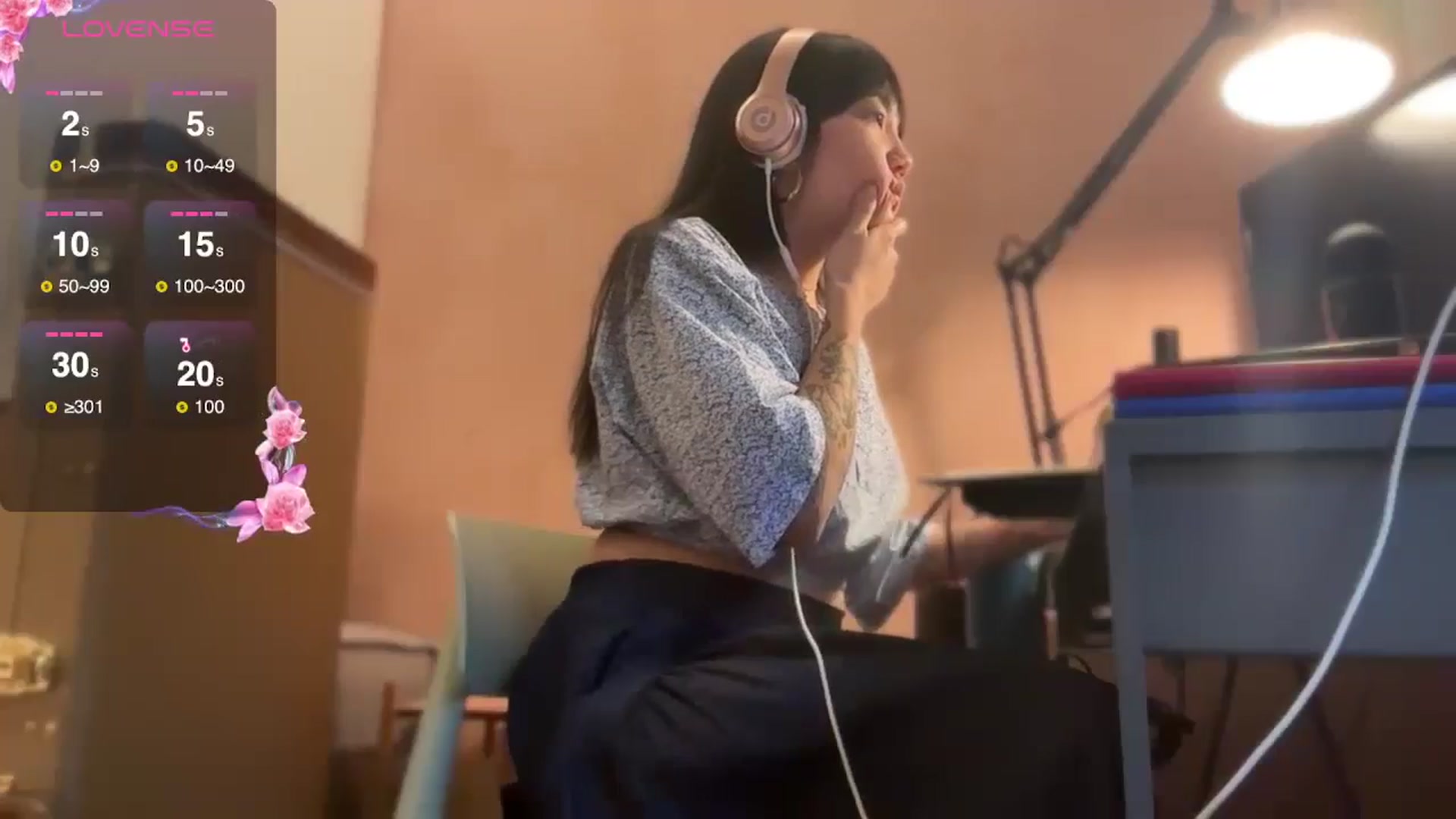 Gallery image thumbnail from luna_tsukiko's myfreecams stream on, 10/22/2024, 17:14 image 14 of 20