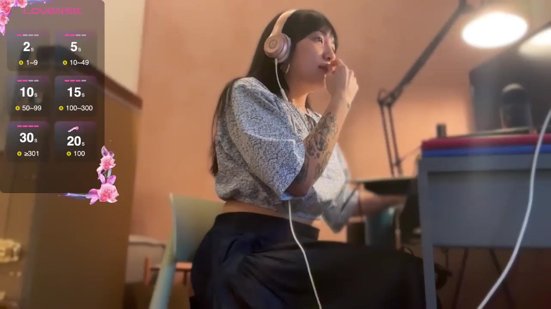 Gallery image thumbnail from luna_tsukiko's myfreecams stream on, 10/22/2024, 17:14 image 10 of 20
