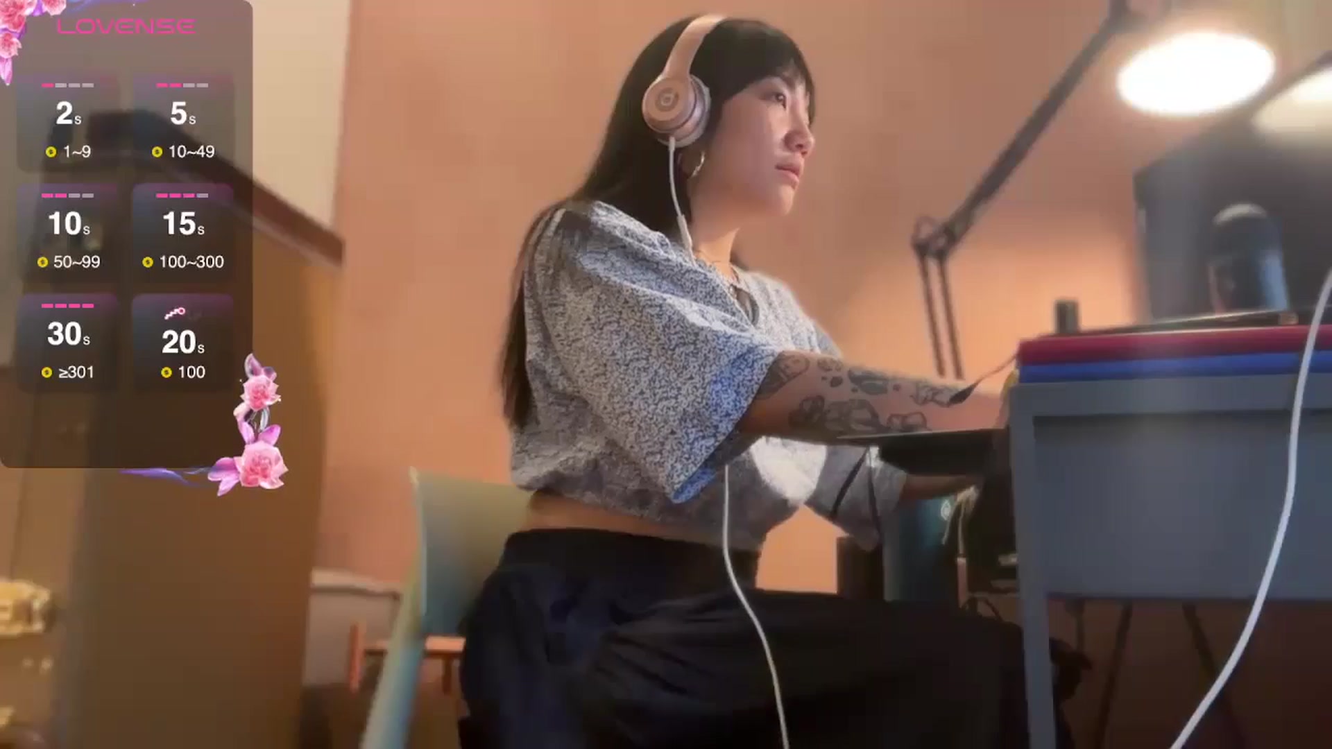 Gallery image thumbnail from luna_tsukiko's myfreecams stream on, 10/22/2024, 17:14 image 4 of 20