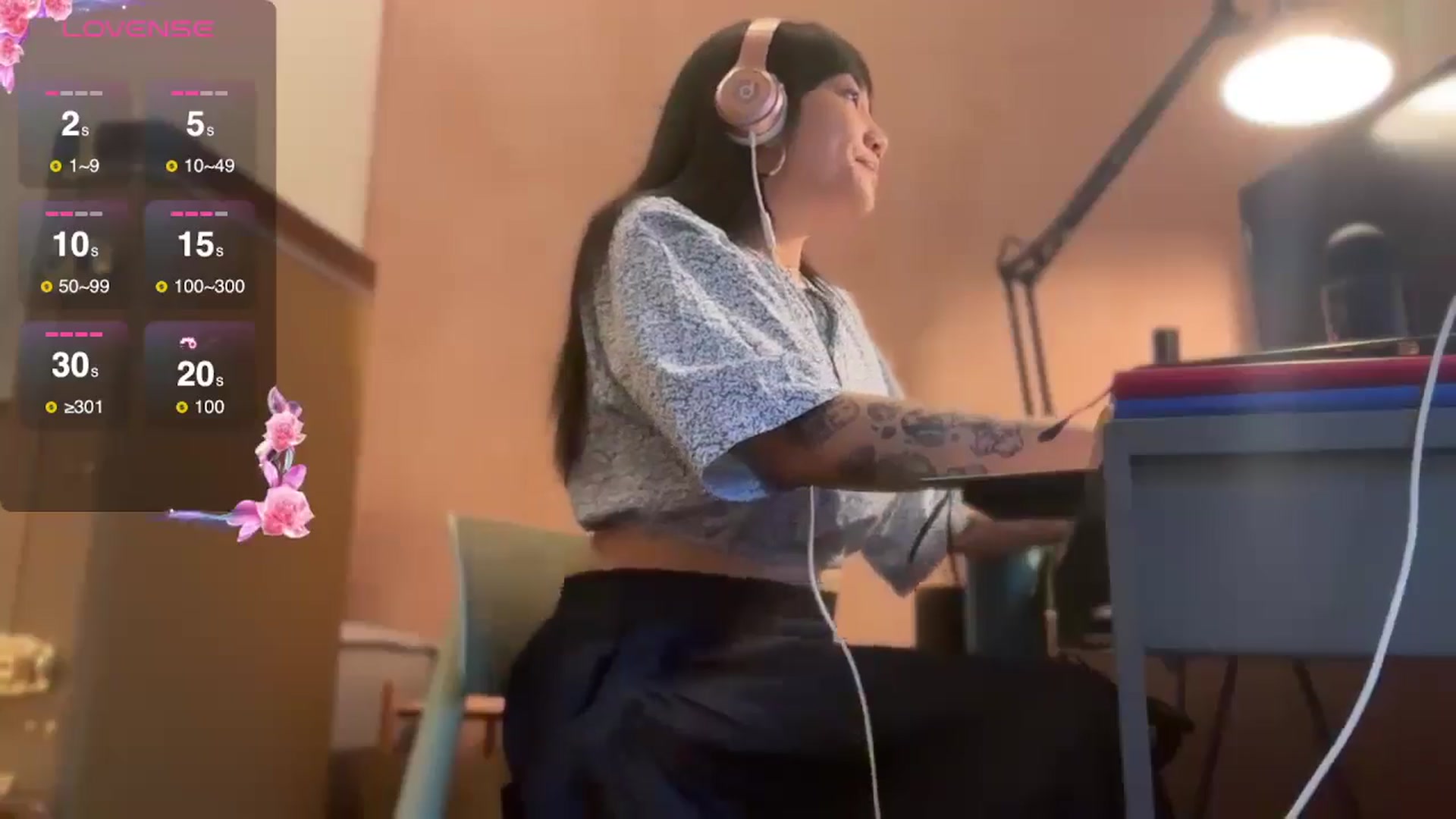 Gallery image thumbnail from luna_tsukiko's myfreecams stream on, 10/22/2024, 17:14 image 16 of 20