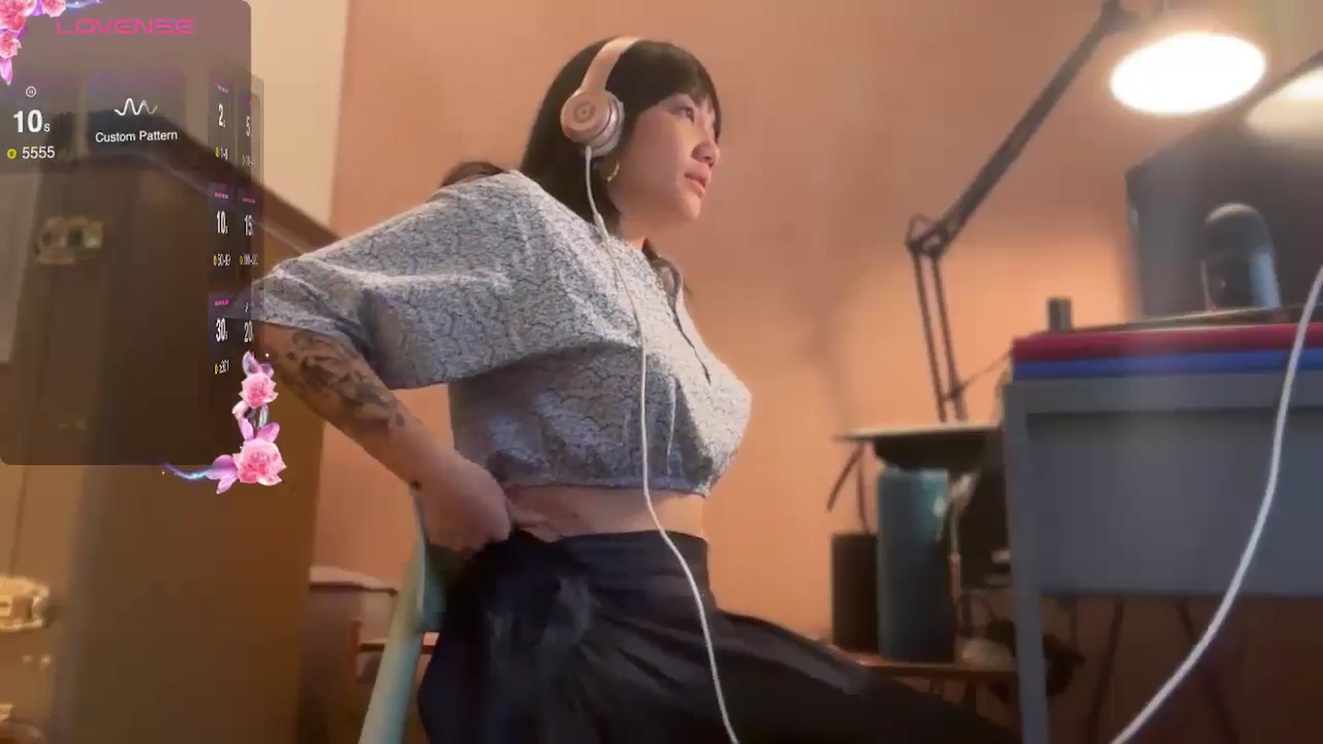 Gallery image thumbnail from luna_tsukiko's myfreecams stream on, 10/22/2024, 17:14 image 18 of 20
