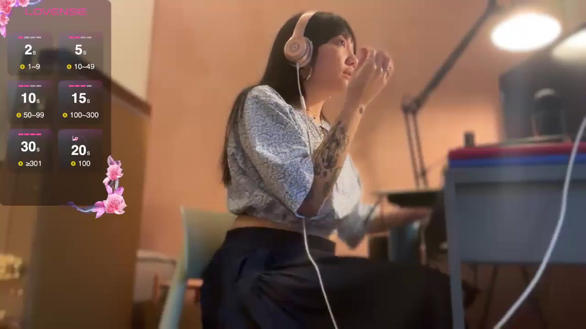Gallery image thumbnail from luna_tsukiko's myfreecams stream on, 10/22/2024, 17:14 image 12 of 20