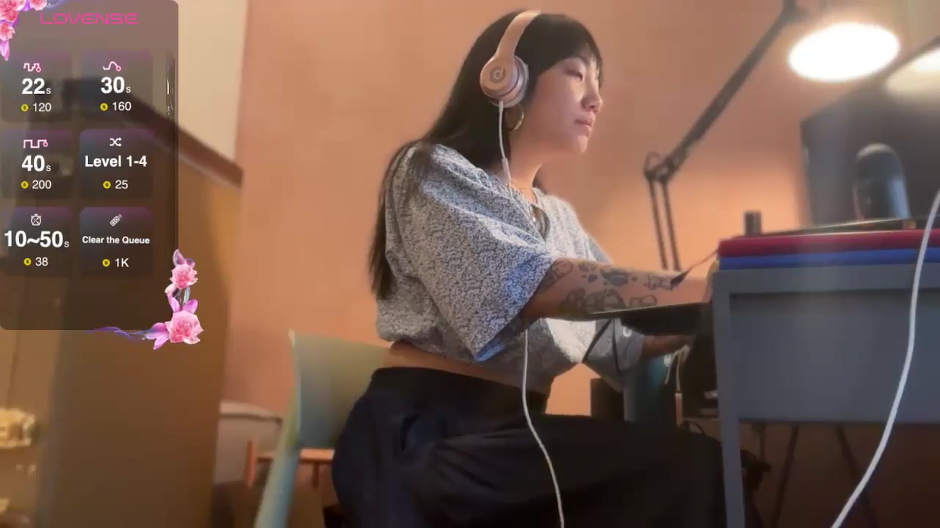 Gallery image thumbnail from luna_tsukiko's myfreecams stream on, 10/22/2024, 17:14 image 7 of 20